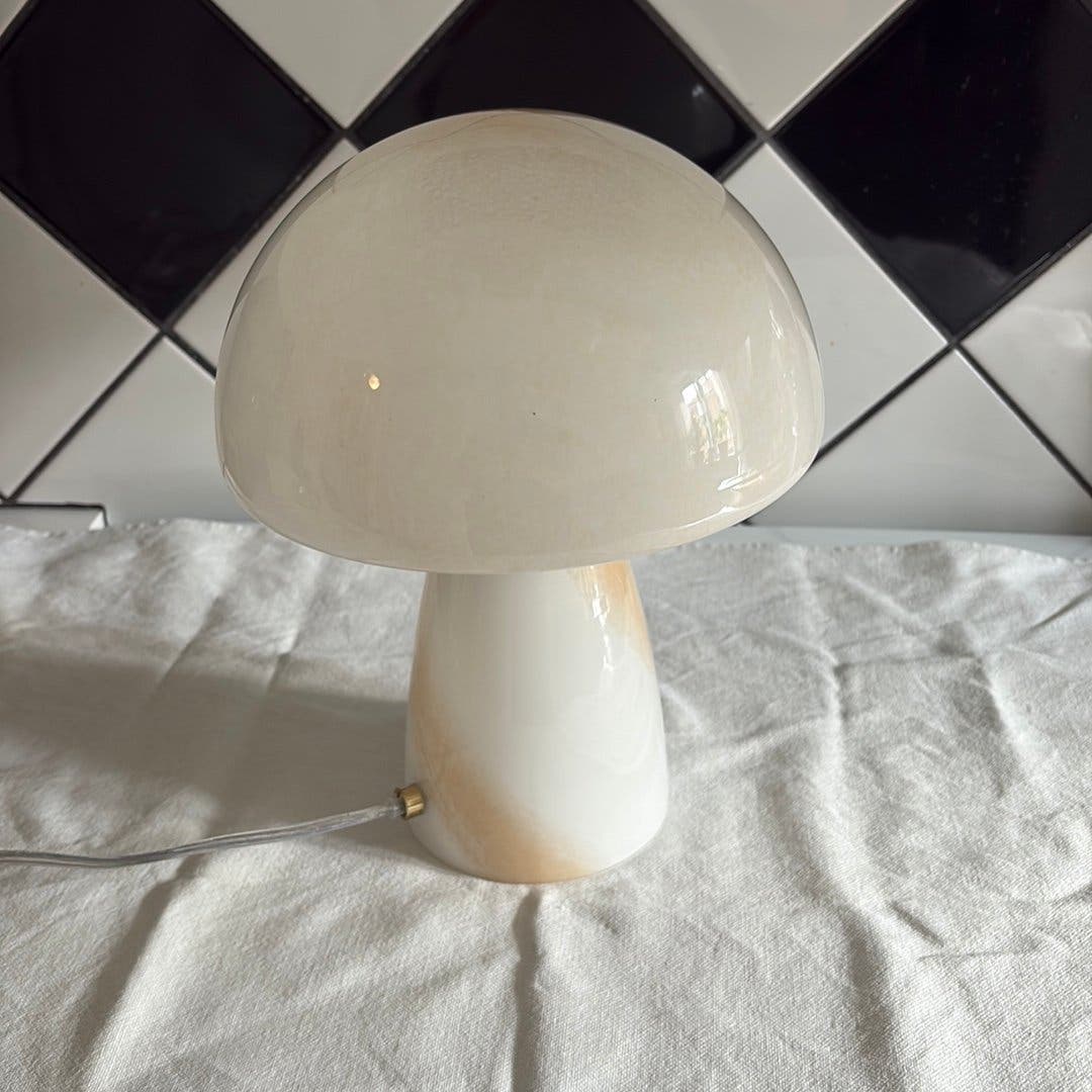 Svampformad bordslampa i glas