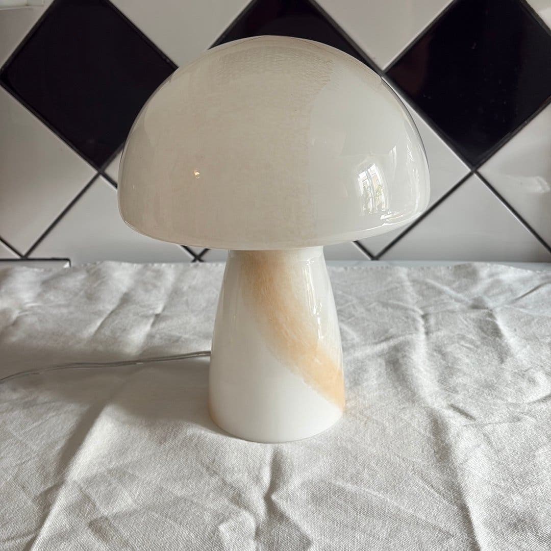 Svampformad bordslampa i glas