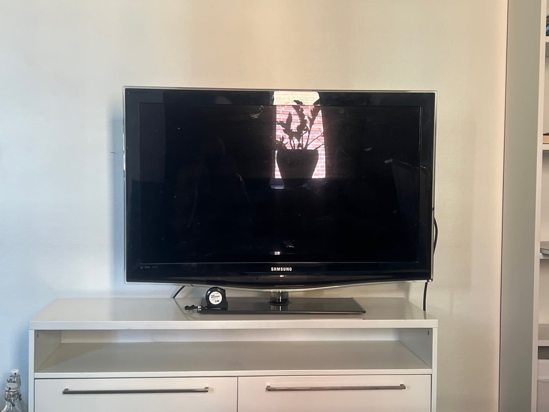 Samsung TV 35 x 20
