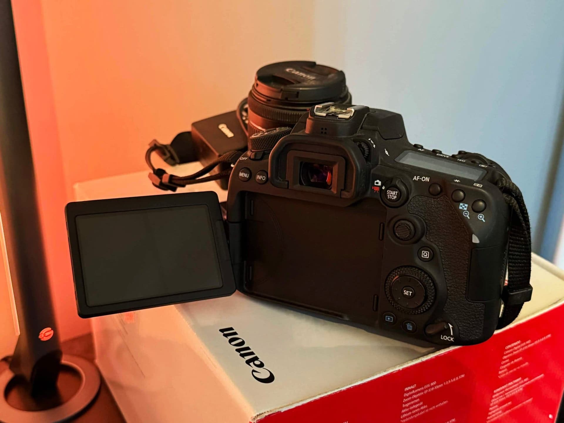 Canon EOS 90D + 18-55mm & 50mm objektiv + andra tillbehör