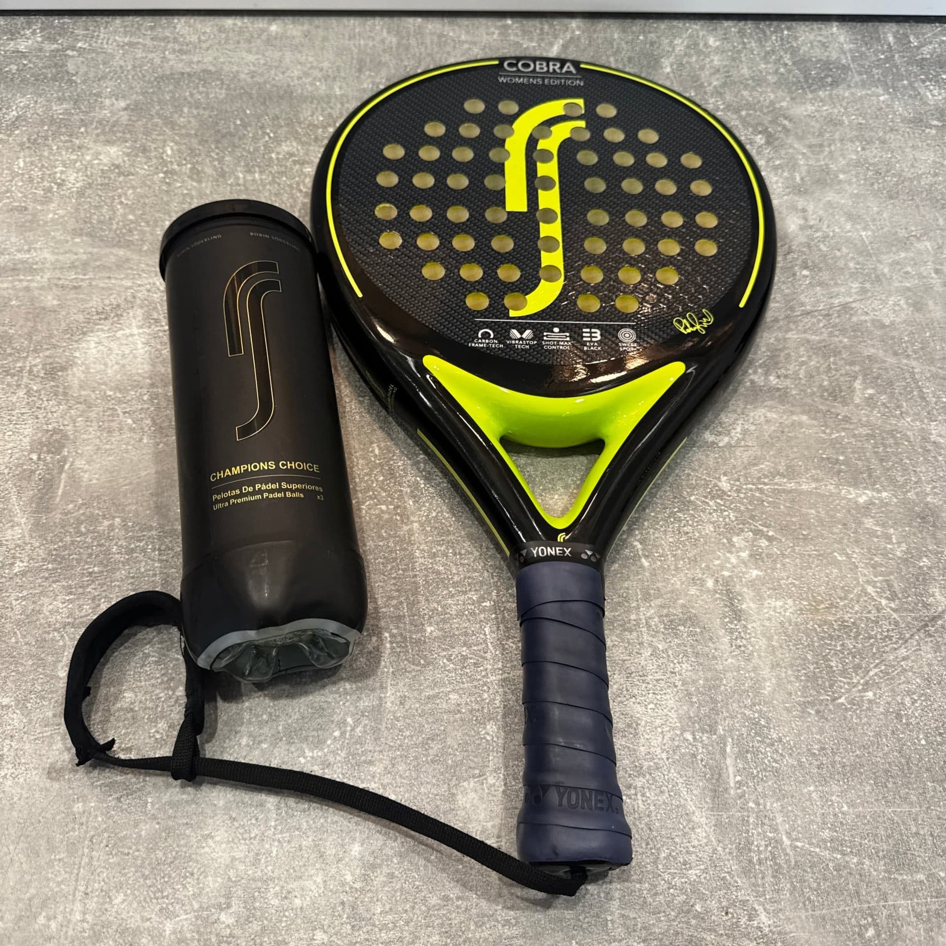 Robin Söderling Cobra Women’s Edition padelracket + 3 bollar – Fint skick