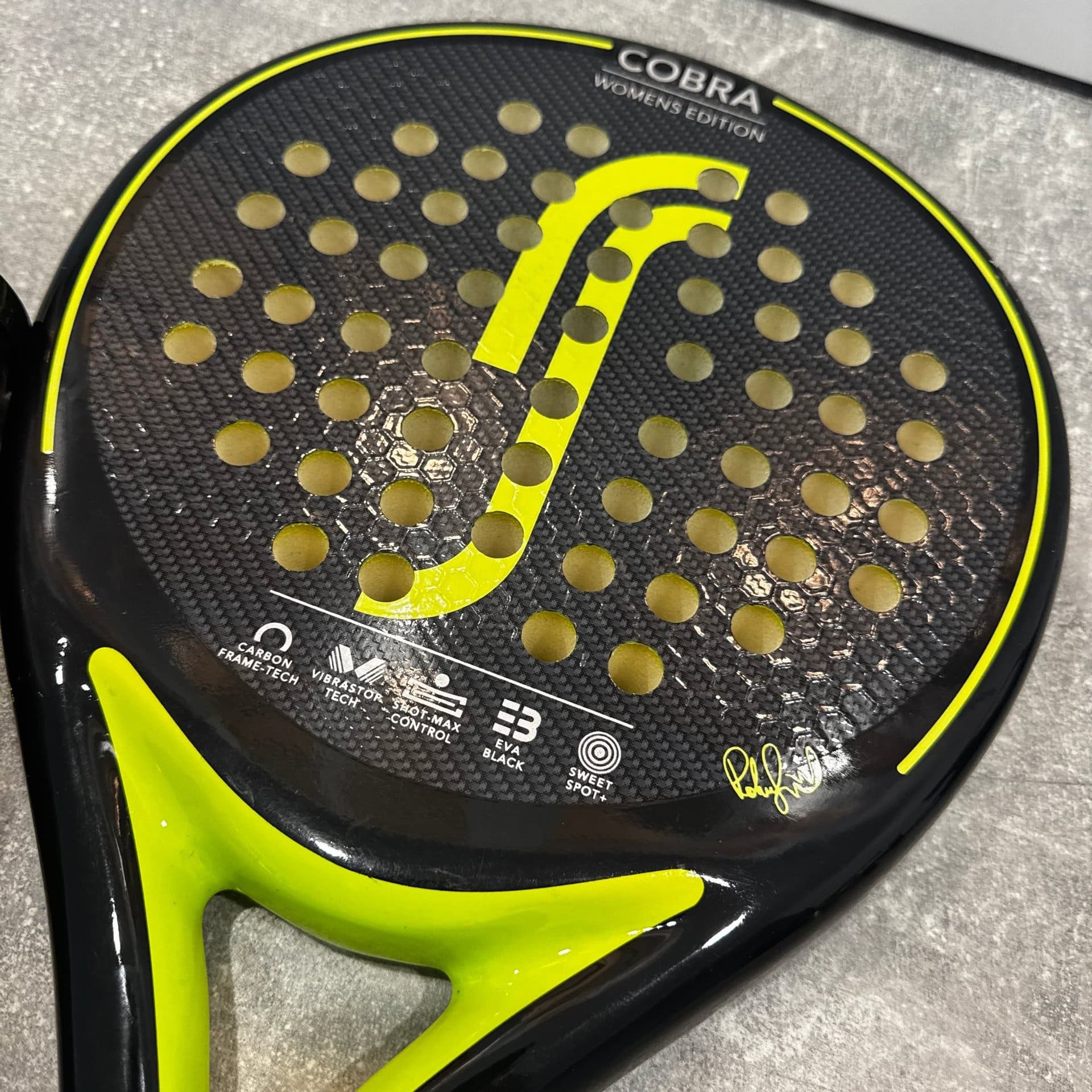 Robin Söderling Cobra Women’s Edition padelracket + 3 bollar – Fint skick