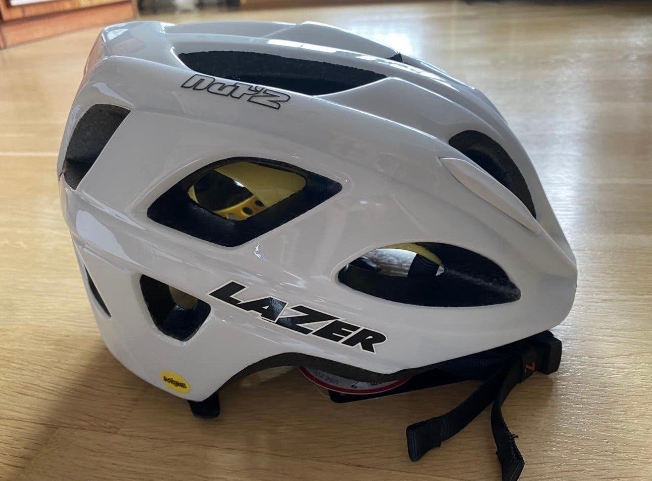 Lazer Nut’z cykelhjälm vit med MIPS nya i kartong