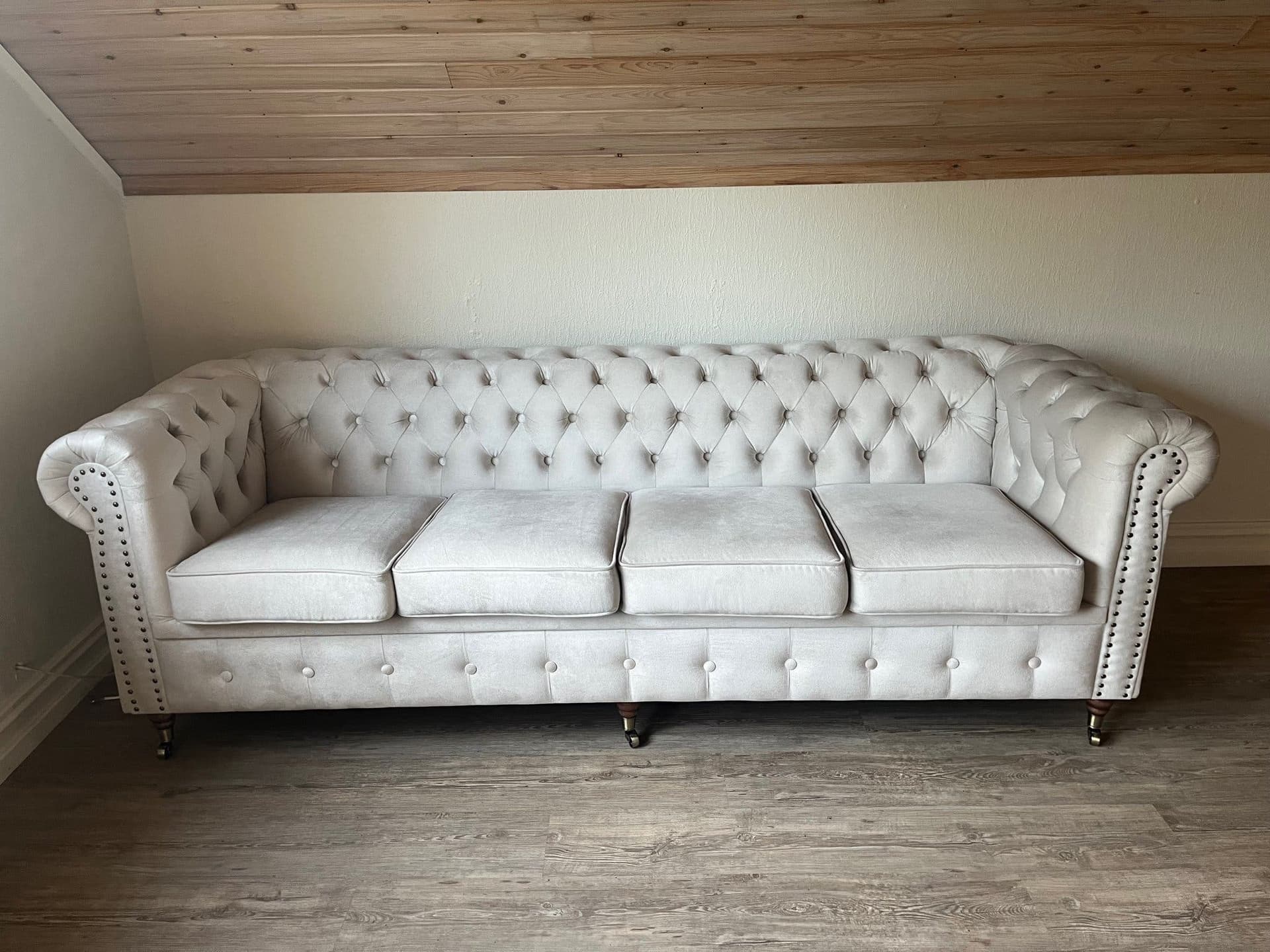 Chesterfield soffgrupp i beige tyg