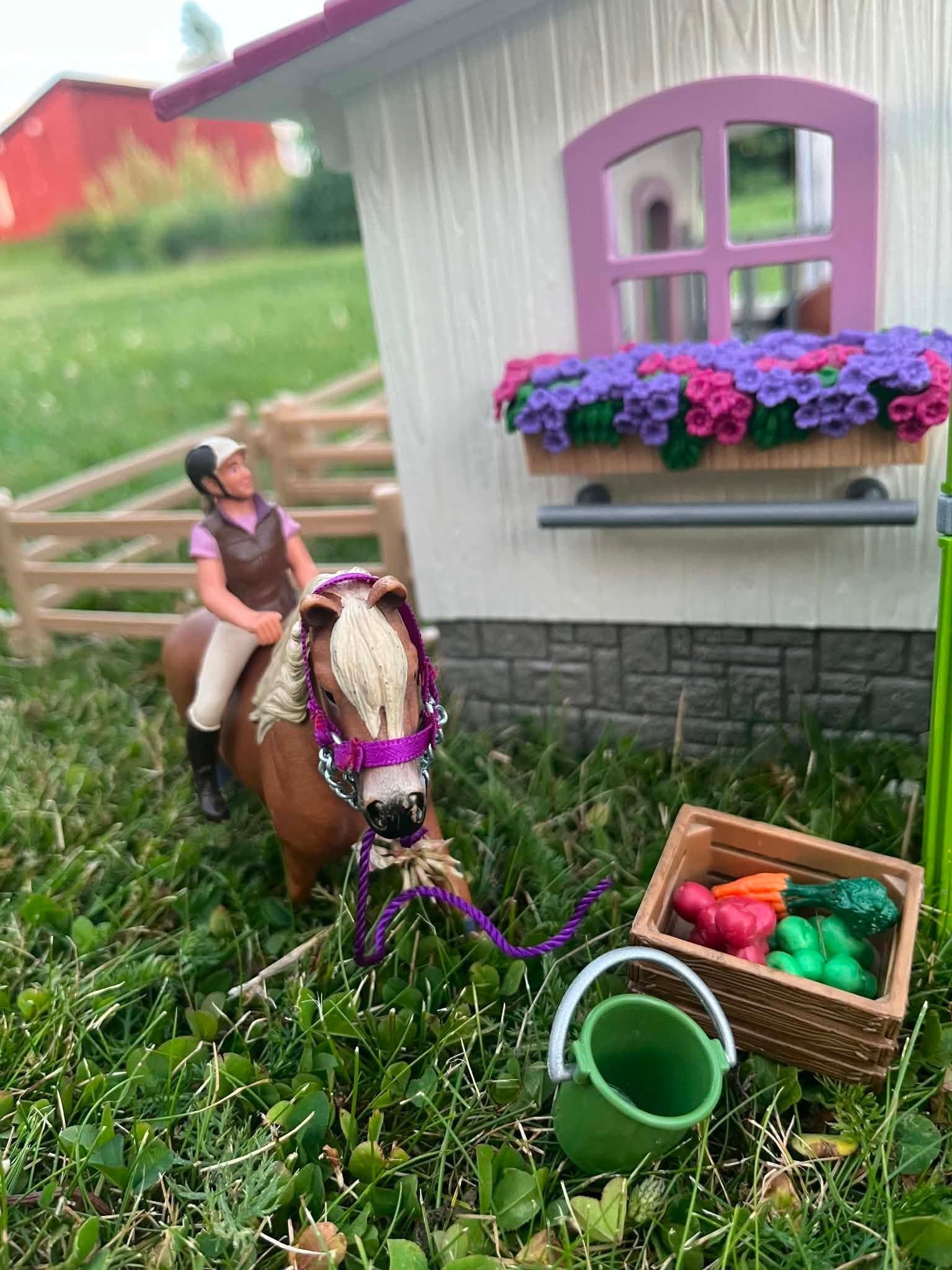 Schleich Horse Club Häststall med hästar och många tillbehör