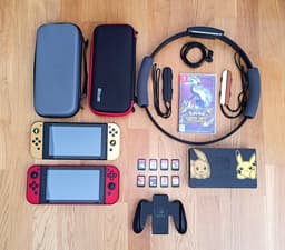 Två Nintendo Switch konsoler, spel och tillbehör