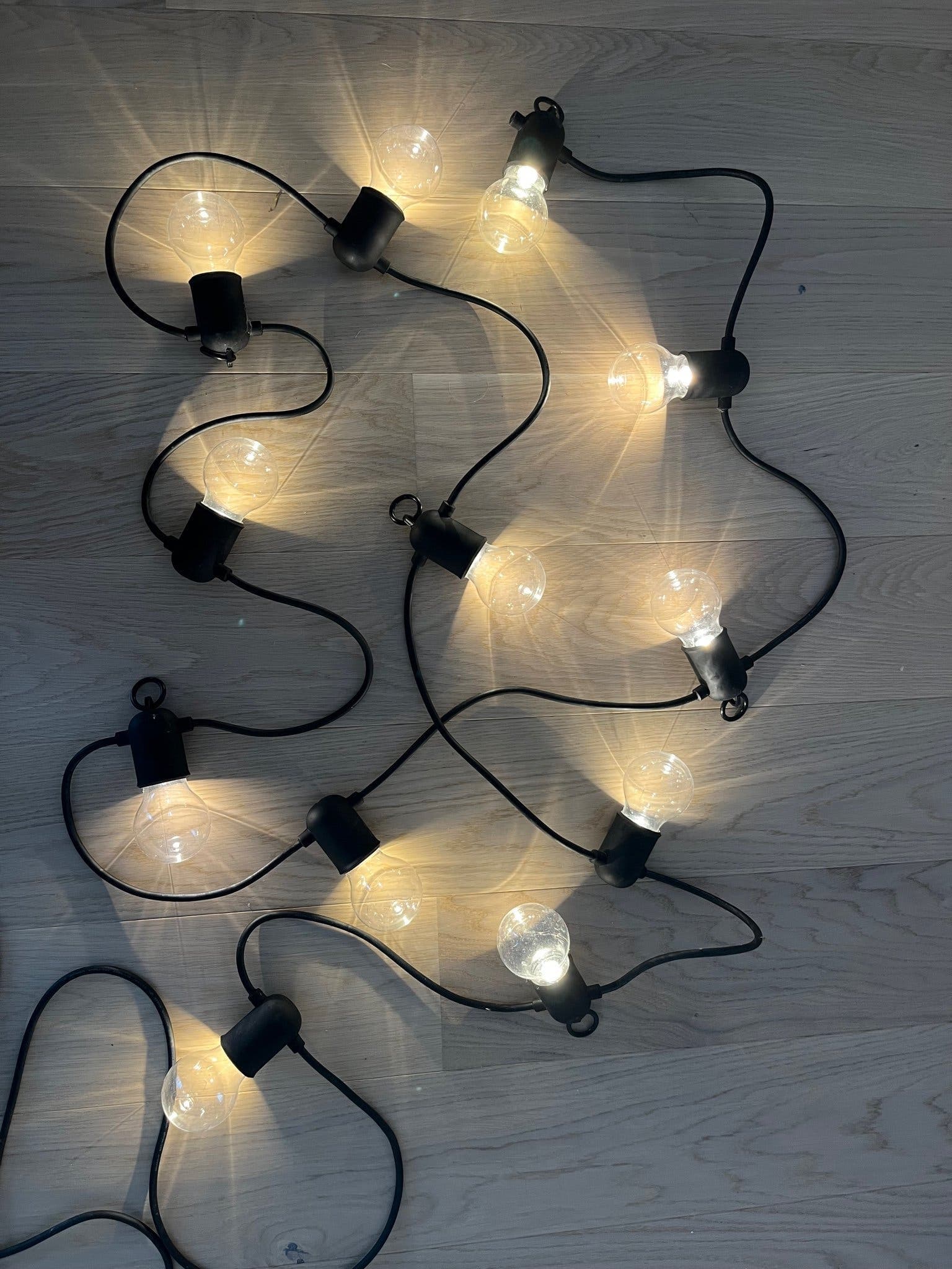 IKEA SVARTRÅ LED ljusslinga utomhus / inomhus 12 lampor IP44