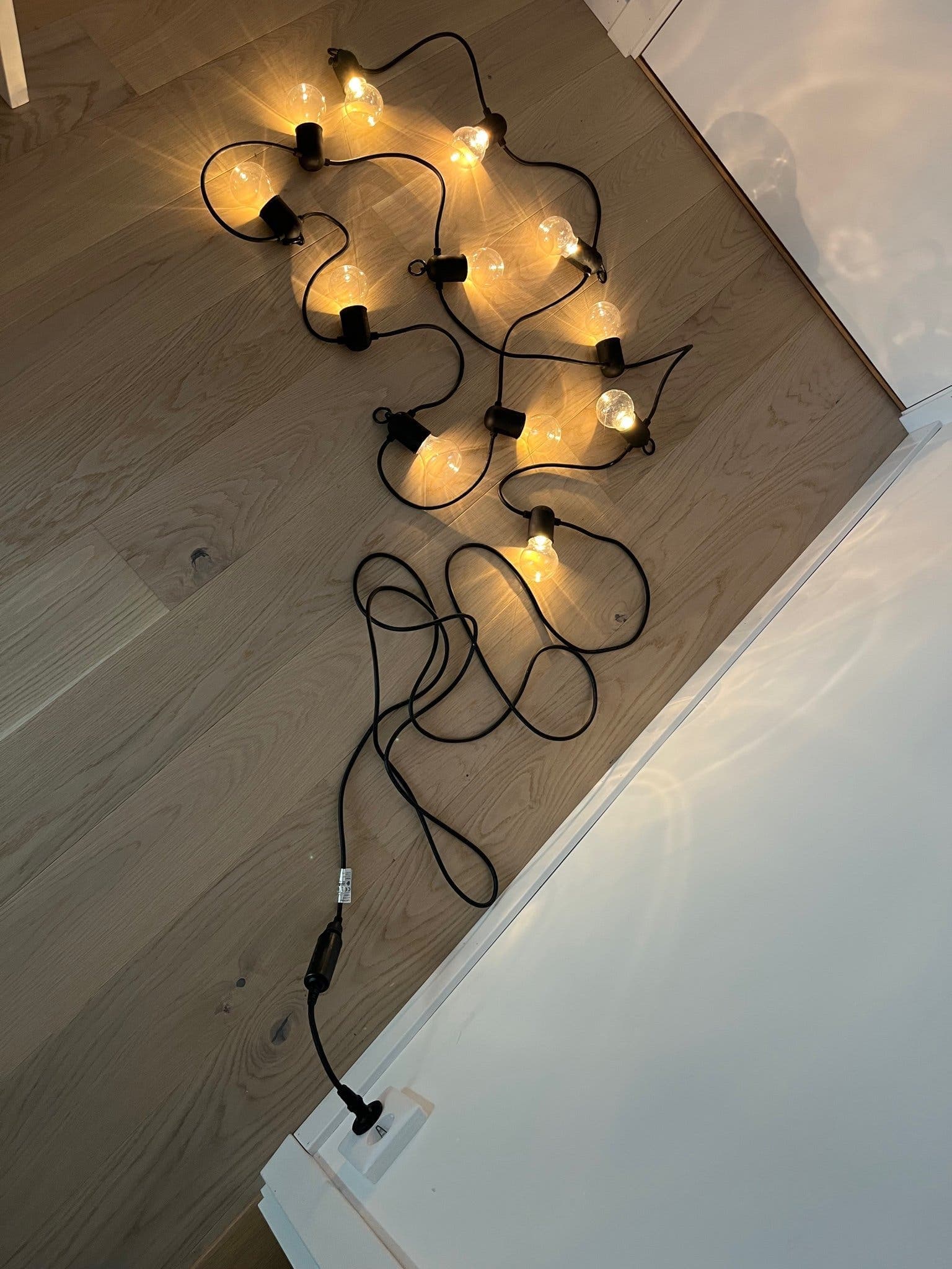 IKEA SVARTRÅ LED ljusslinga utomhus / inomhus 12 lampor IP44