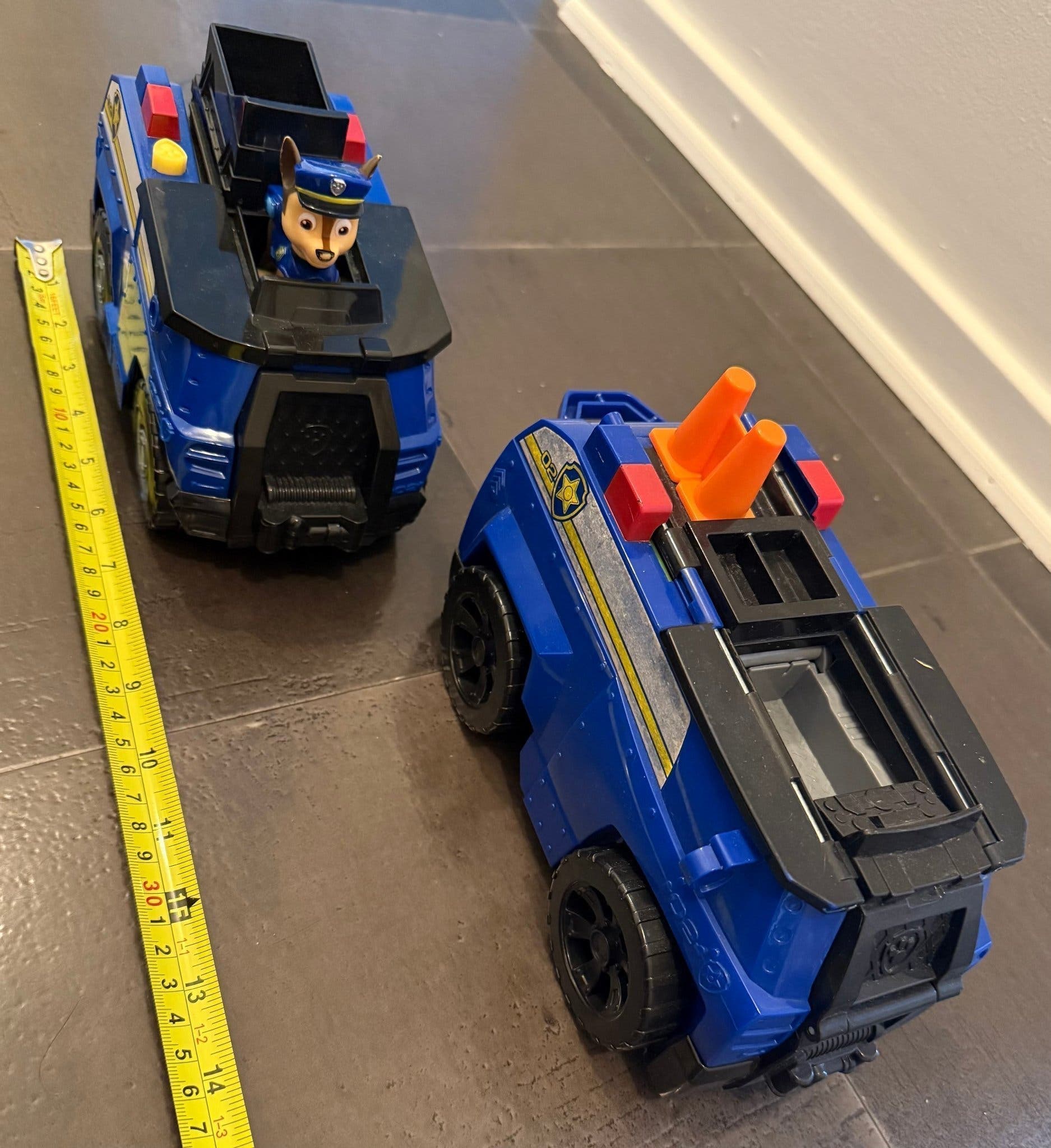 Paw Patrol Chase • Delbar polisenhet + Utfällbar polistruck • 40 cm