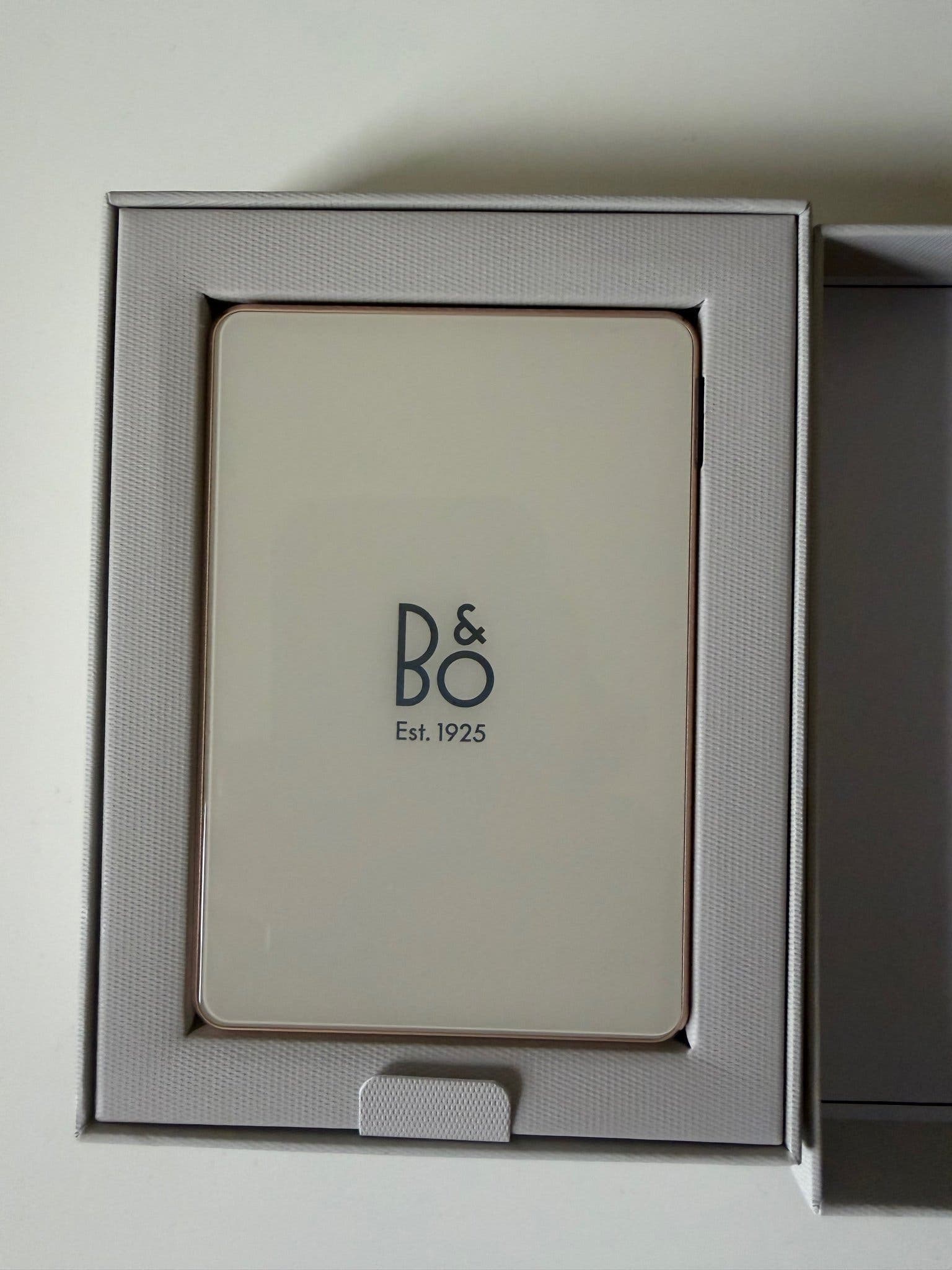 B&O Power Bank Hourglass Sand