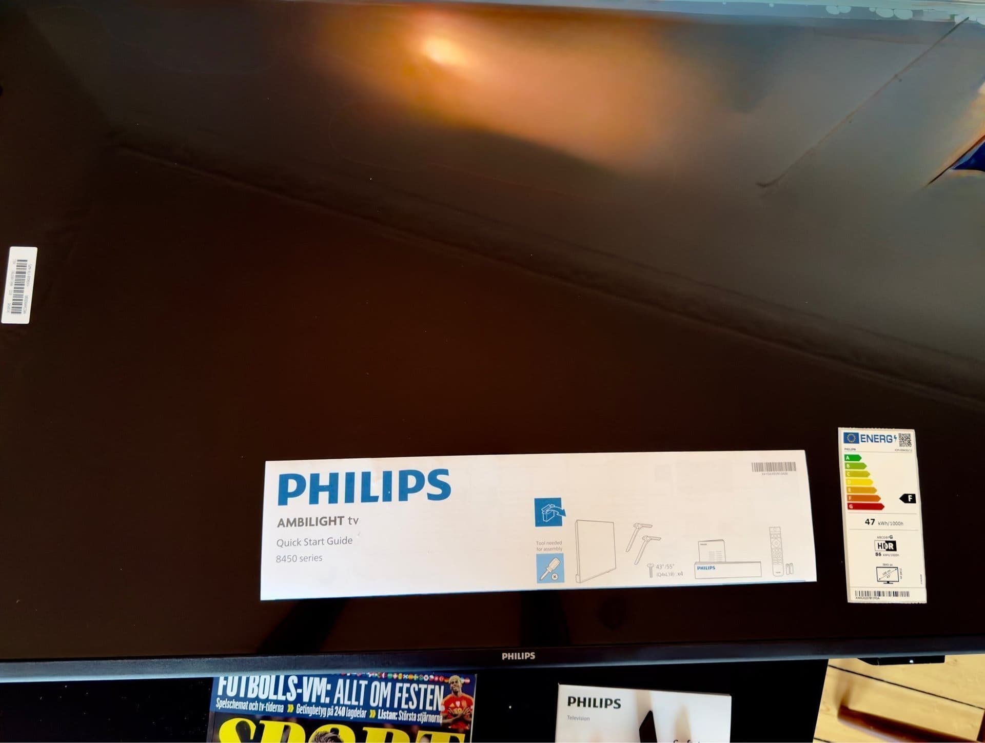 SÄNKT PRIS - FYNDA! PHILIPS - 4K Ambilight QLED TV 43” *NY* Modell: 43PUS8450/12