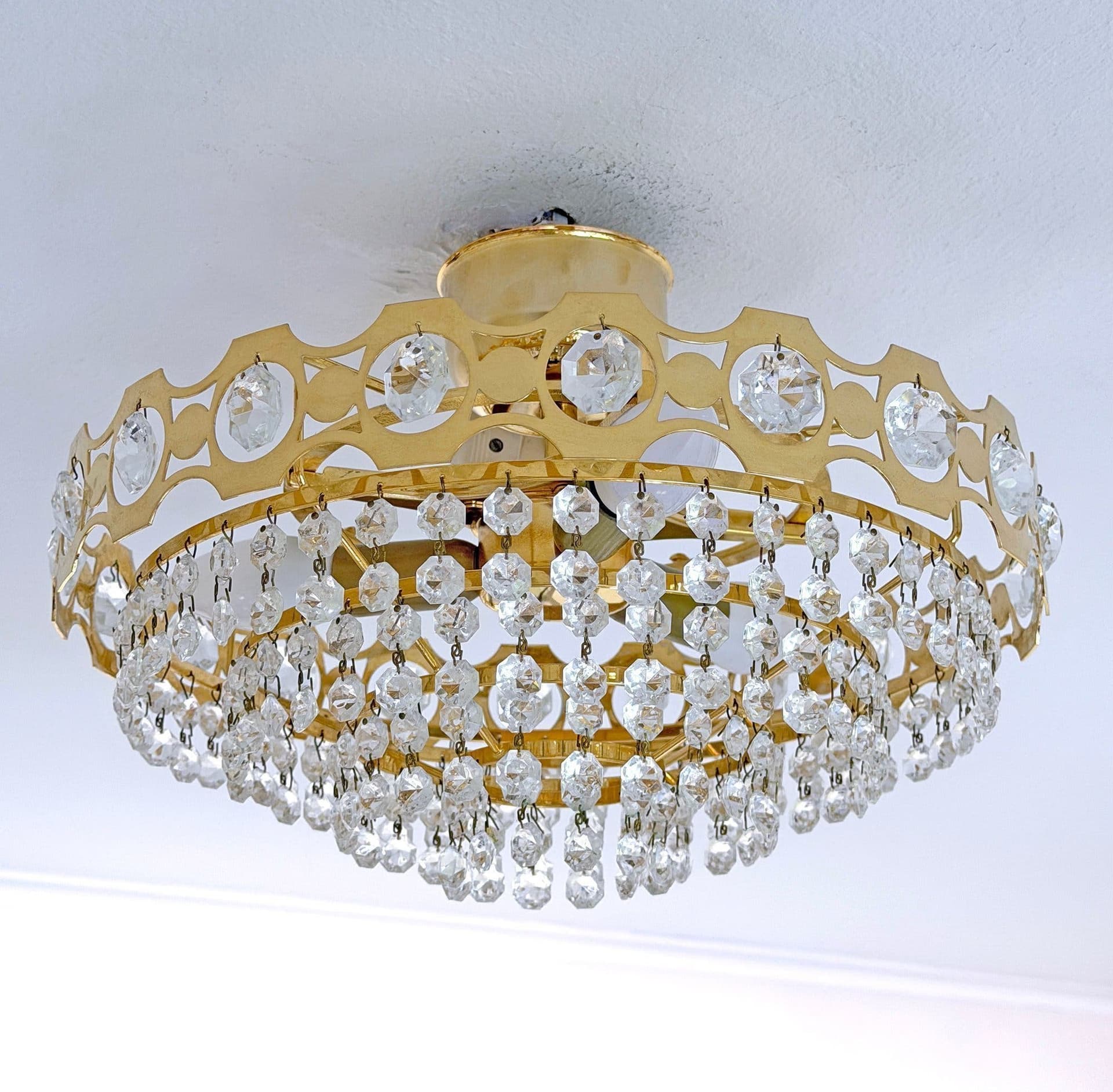 Jättevacker äldre kristallplafond / kristallkrona i mässing - 1900-tal - Lival