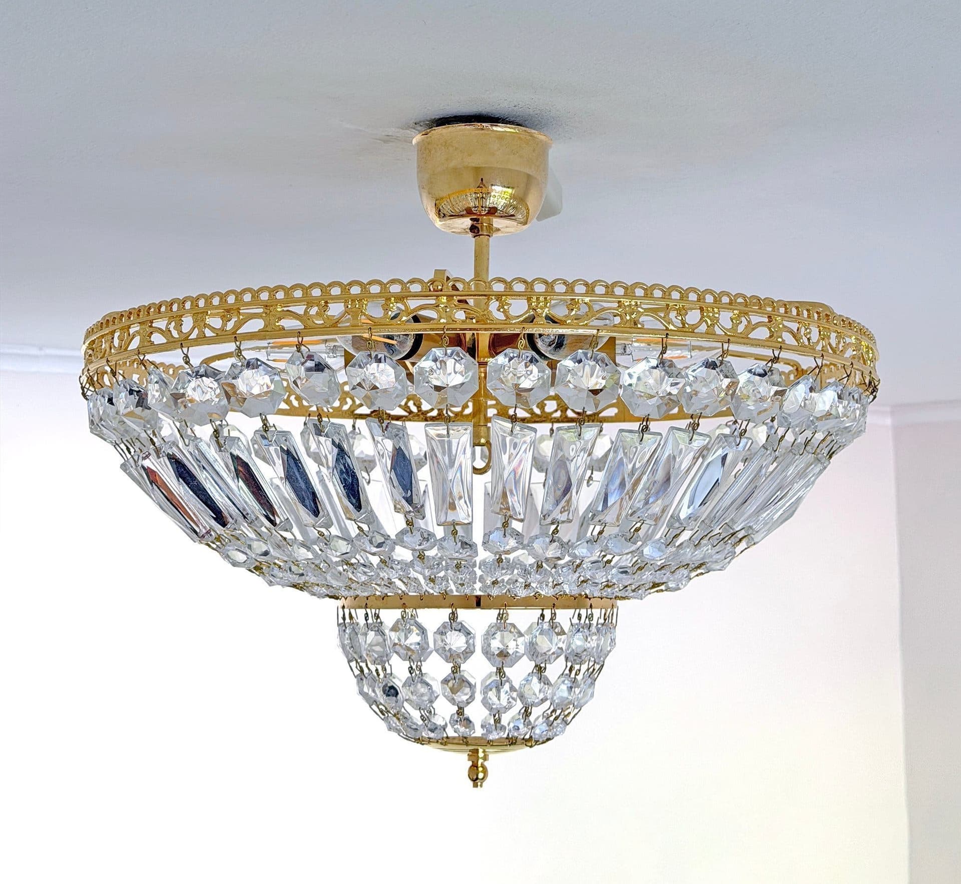 Stor äldre ståtlig kristallplafond / kristallkrona i mässing - 1900-tal
