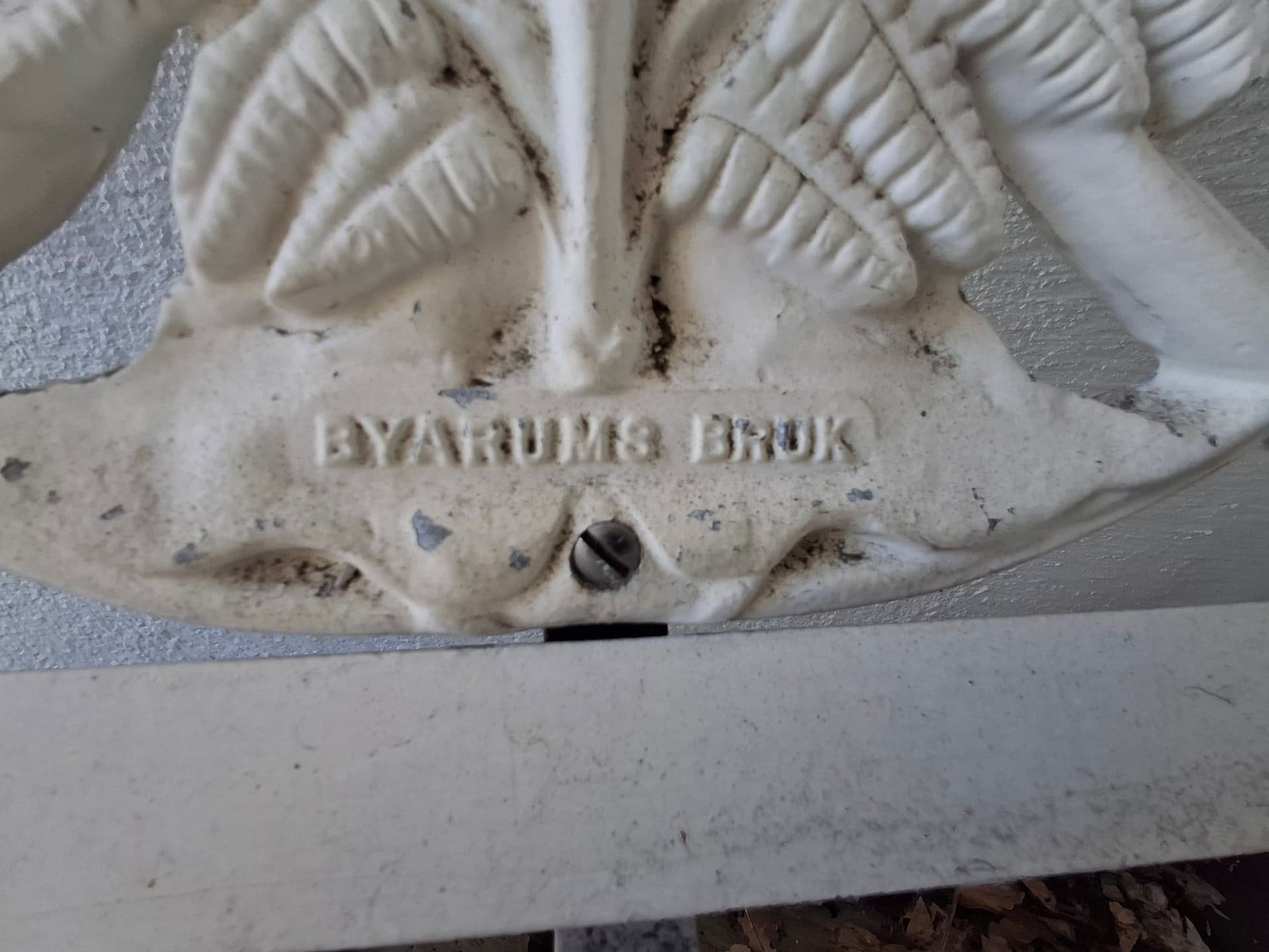 Trädgårdsbänk i gjutjärn