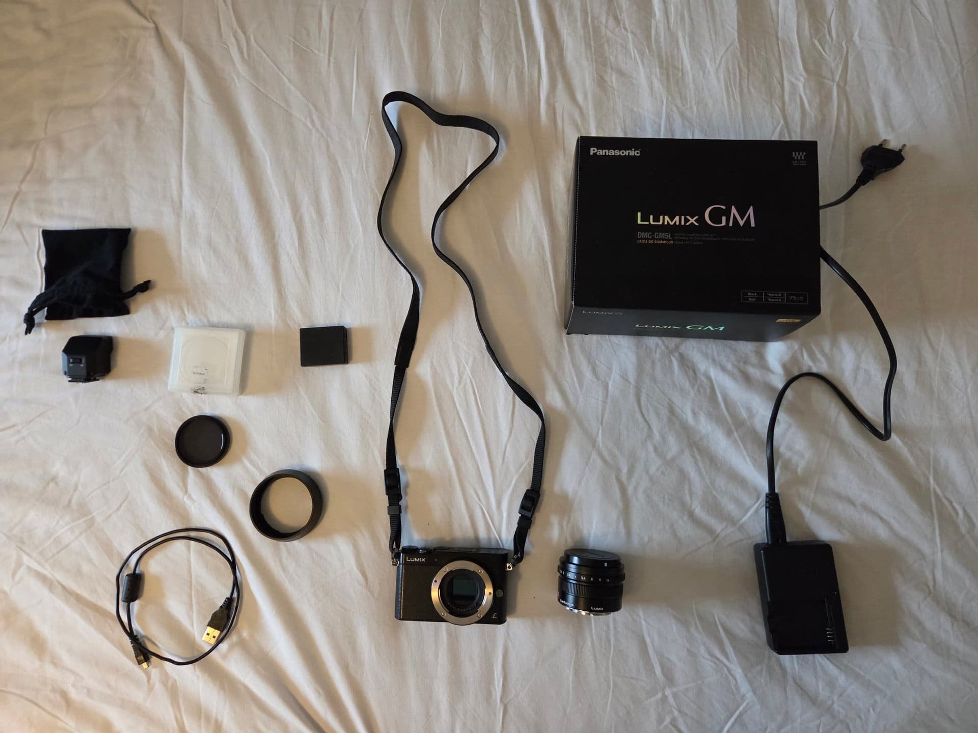 Panasonic Lumix GM5 (Svart) + Leica 15mm f/1.7 ASPH (GM5L-paket)