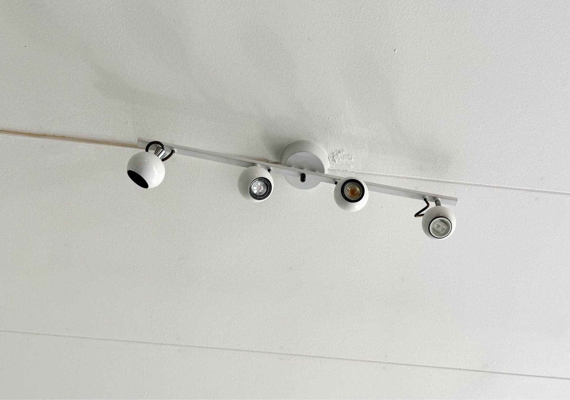 Takspot skena Taklampa med 4 spottar