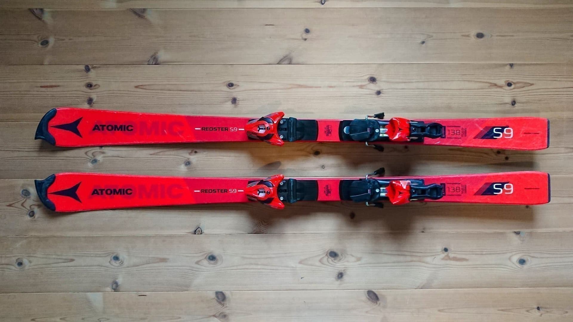 Alpinskidor 138 cm Atomic Redster S9 FIS Junior-RP slalomskidor - kan skickas