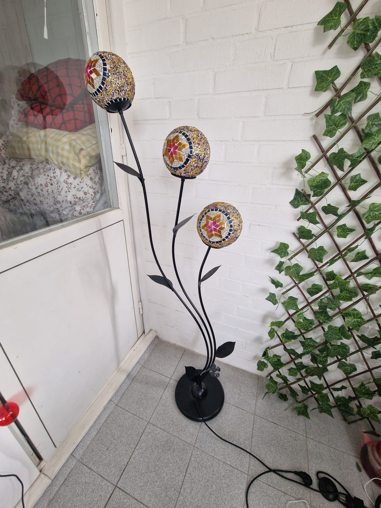 Golvlampa med mosaikglober