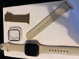 Apple Watch Series 8 GPS + Cellular i rostfri/guld-utförande.