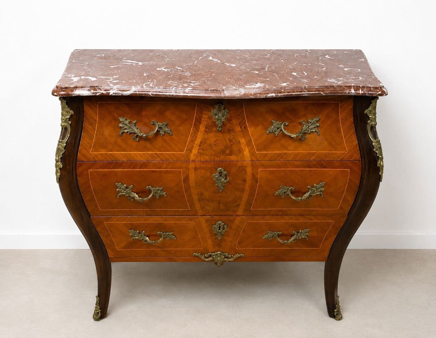 Rokokobyrå Louis XV-stil Marmorskiva Intarsia Mässingsbeslag Rydén Möbler