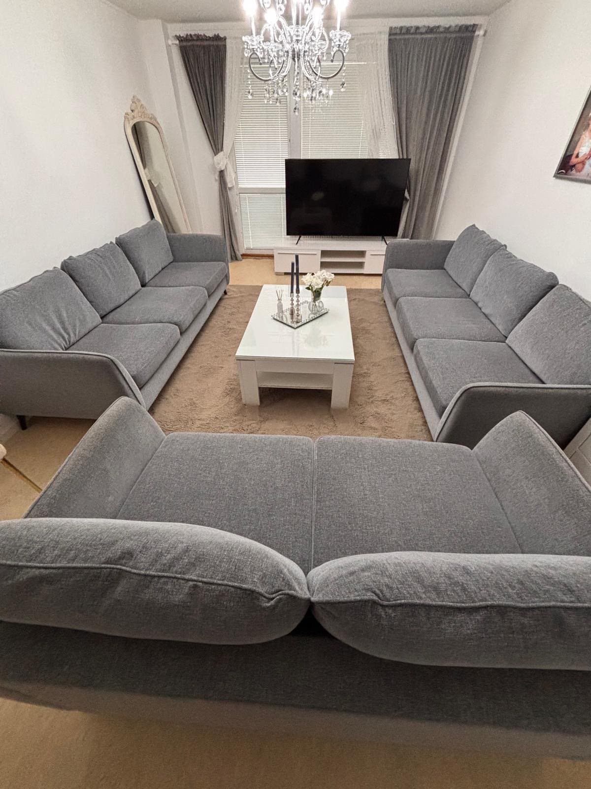 Soffa set i grått tyg