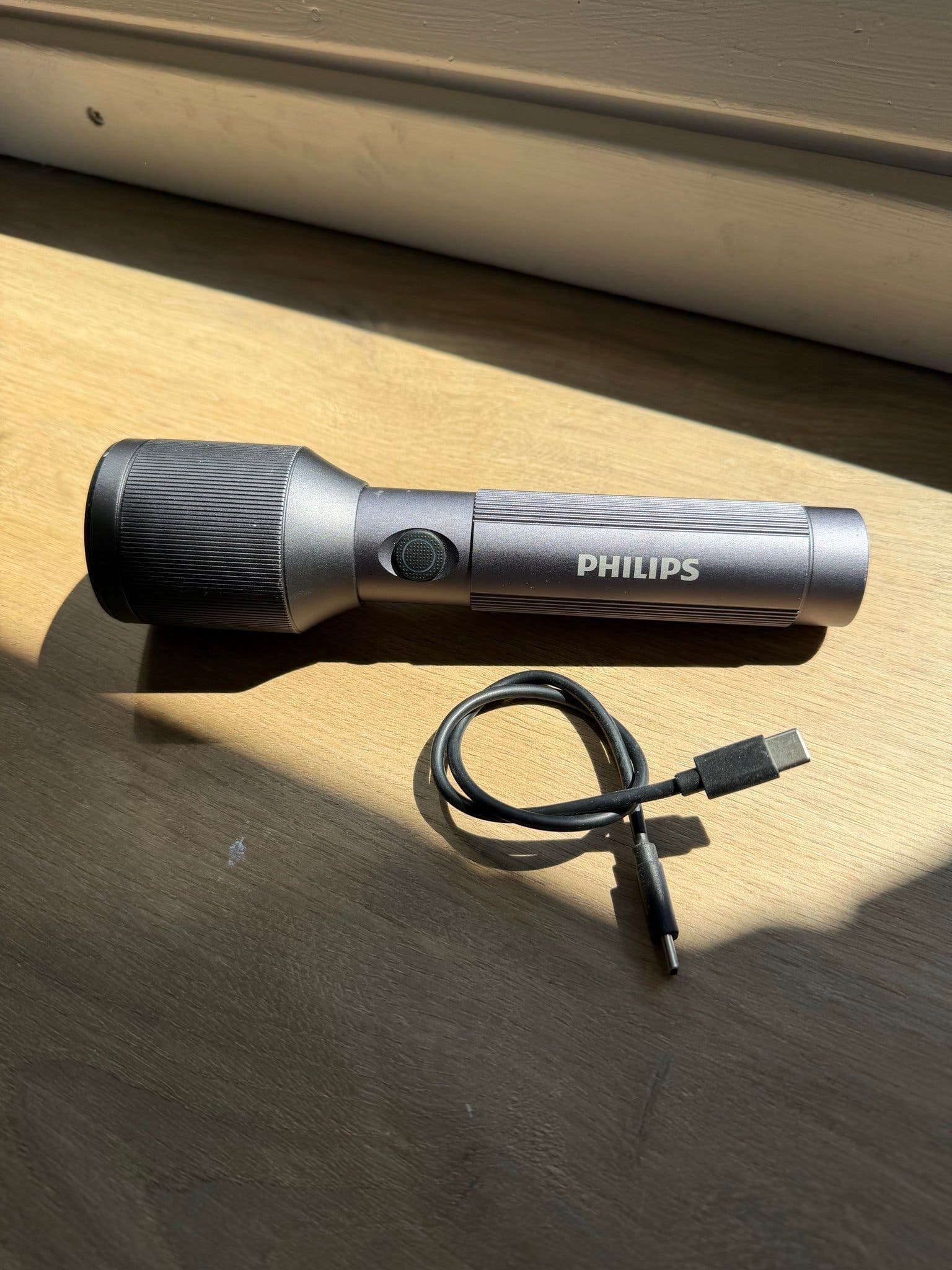 Philips ficklampa 1700 lumen.