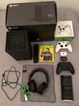 Xbox Series X med tillbehör