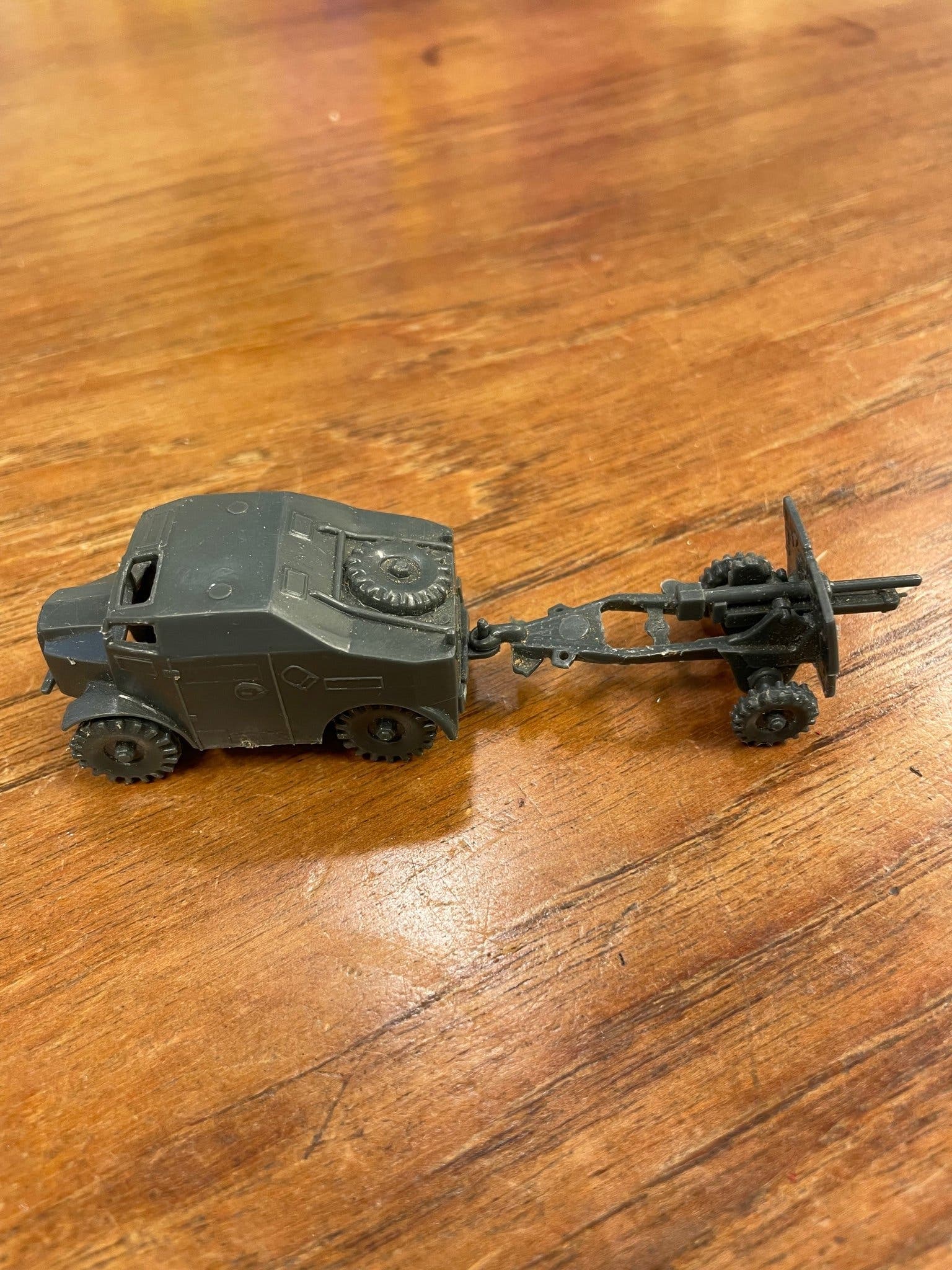 Airfix H0/00 (1/76) - Field Gun and Tractor - Ready Made 1960/70-tal
