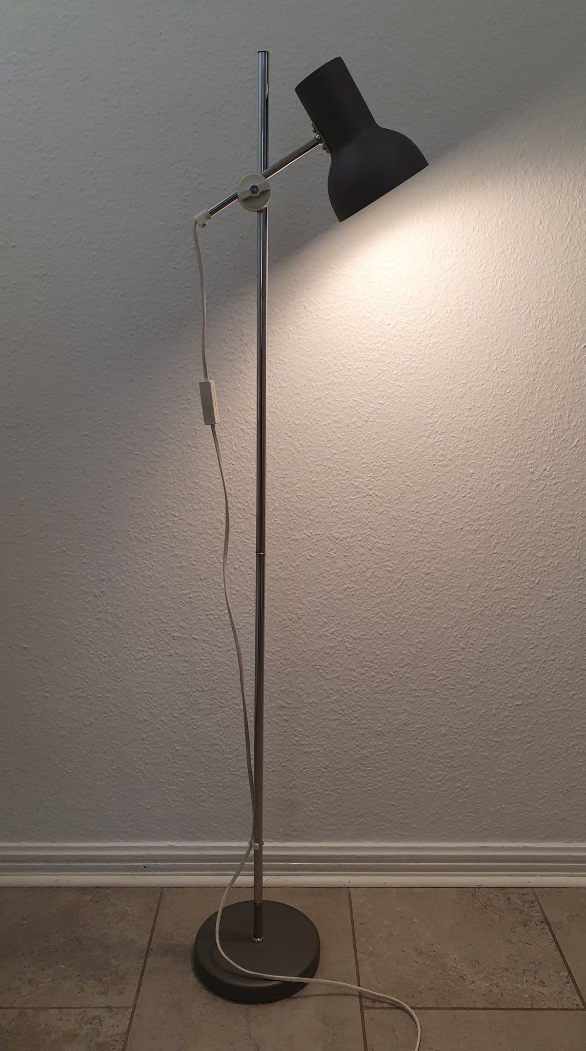 Retro Vintage Golvlampa Belid Skrivbordslampa med justerbar arm, grå och krom
