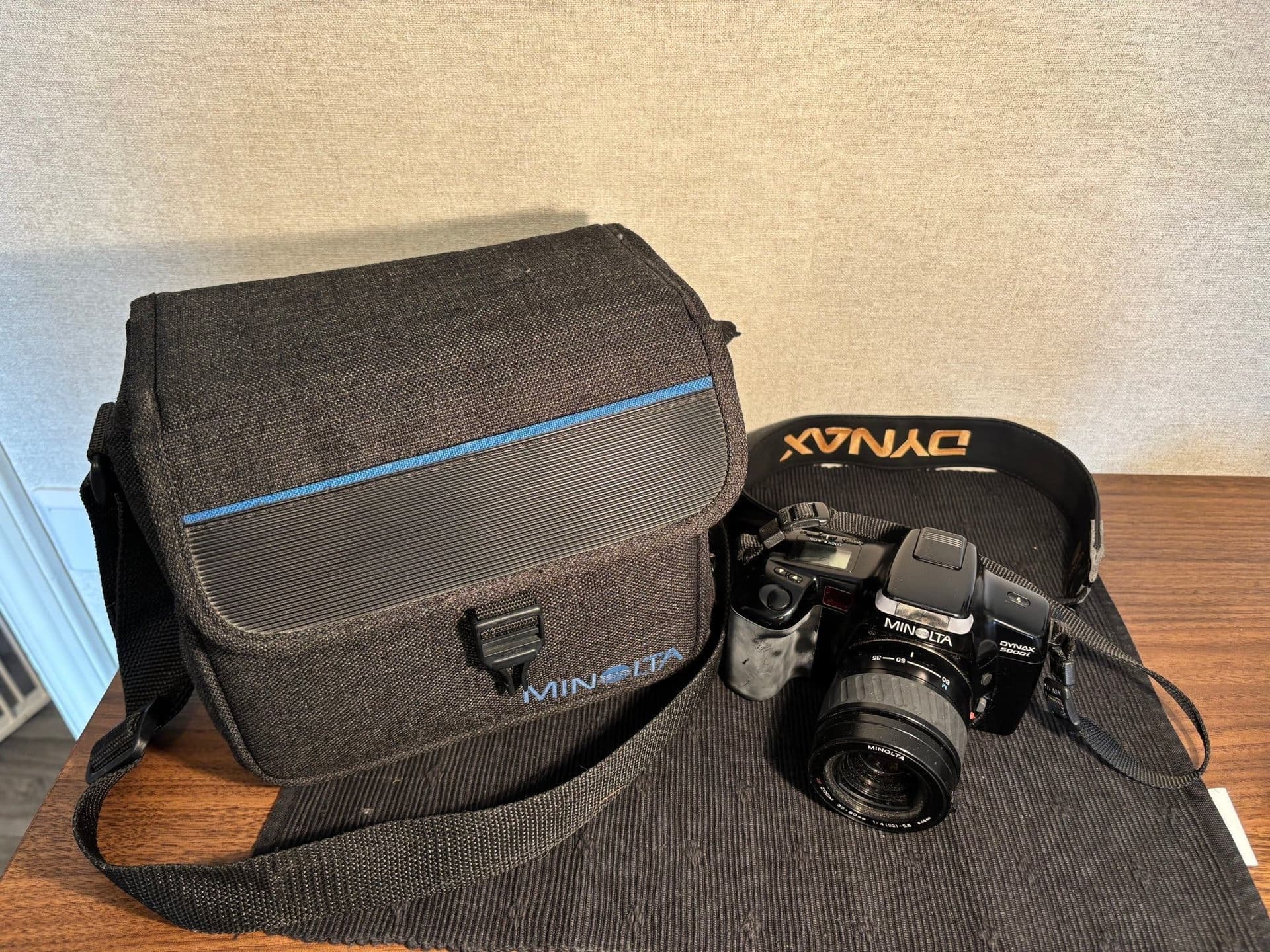 Minolta Dynax 5000i + 35–80mm objektiv & originalväska