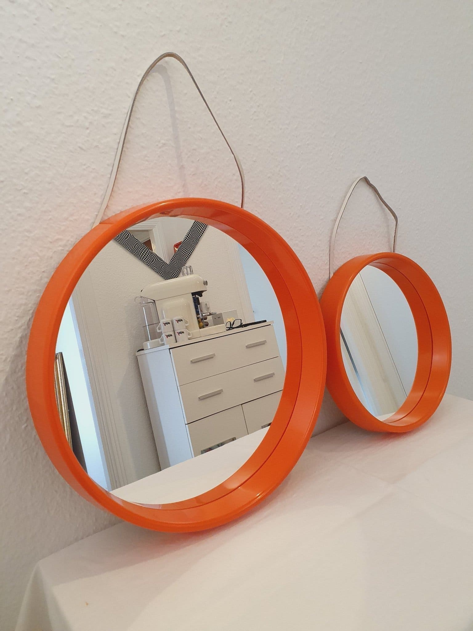 Retro Vintage SPEGLAR 2 st. Plast 1960/70-tal. Två runda speglar med orange ram