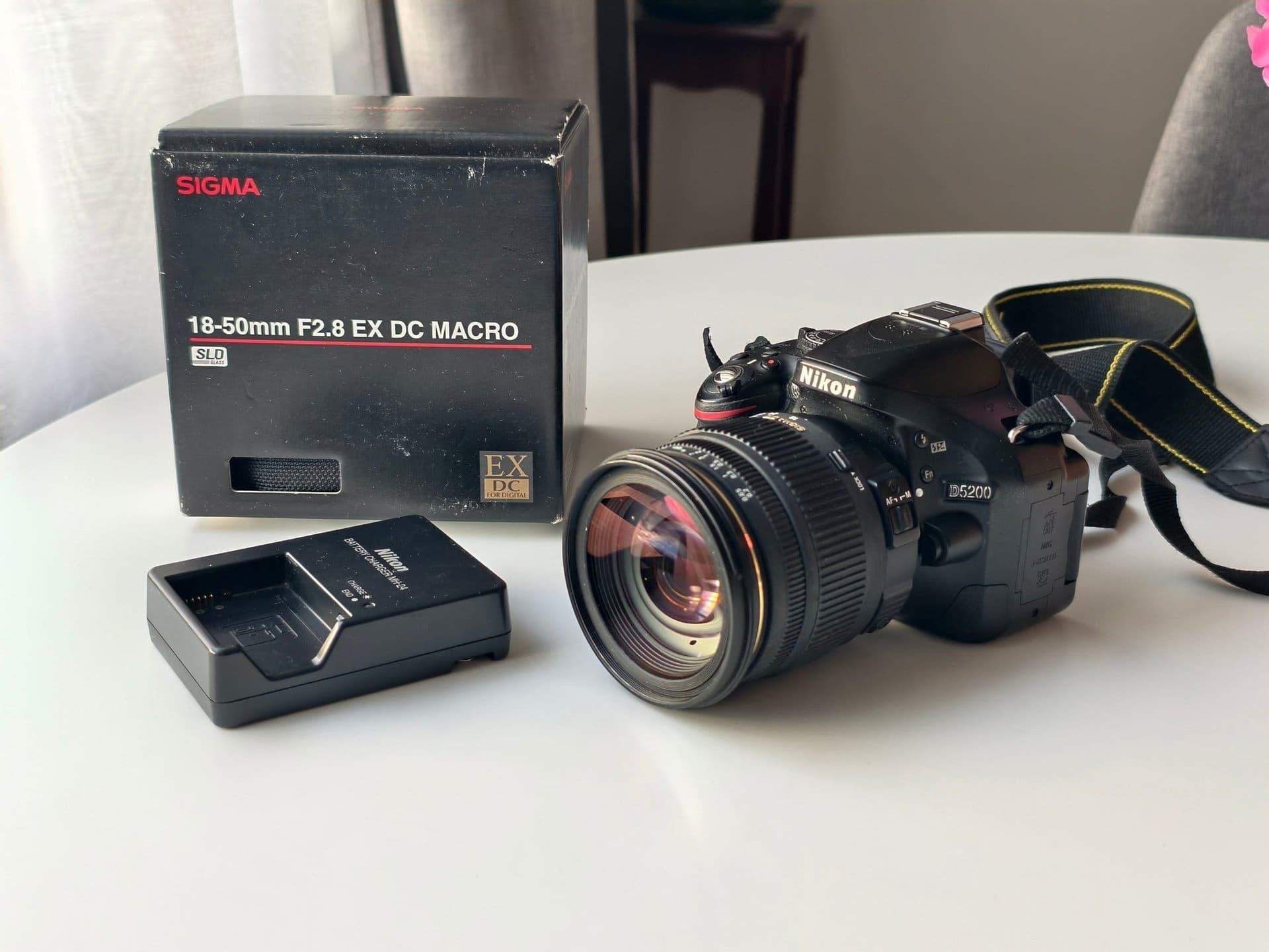 Nikon D5200 systemkamera med Sigma 18-50mm f/2.8 EX DC Macro objektiv