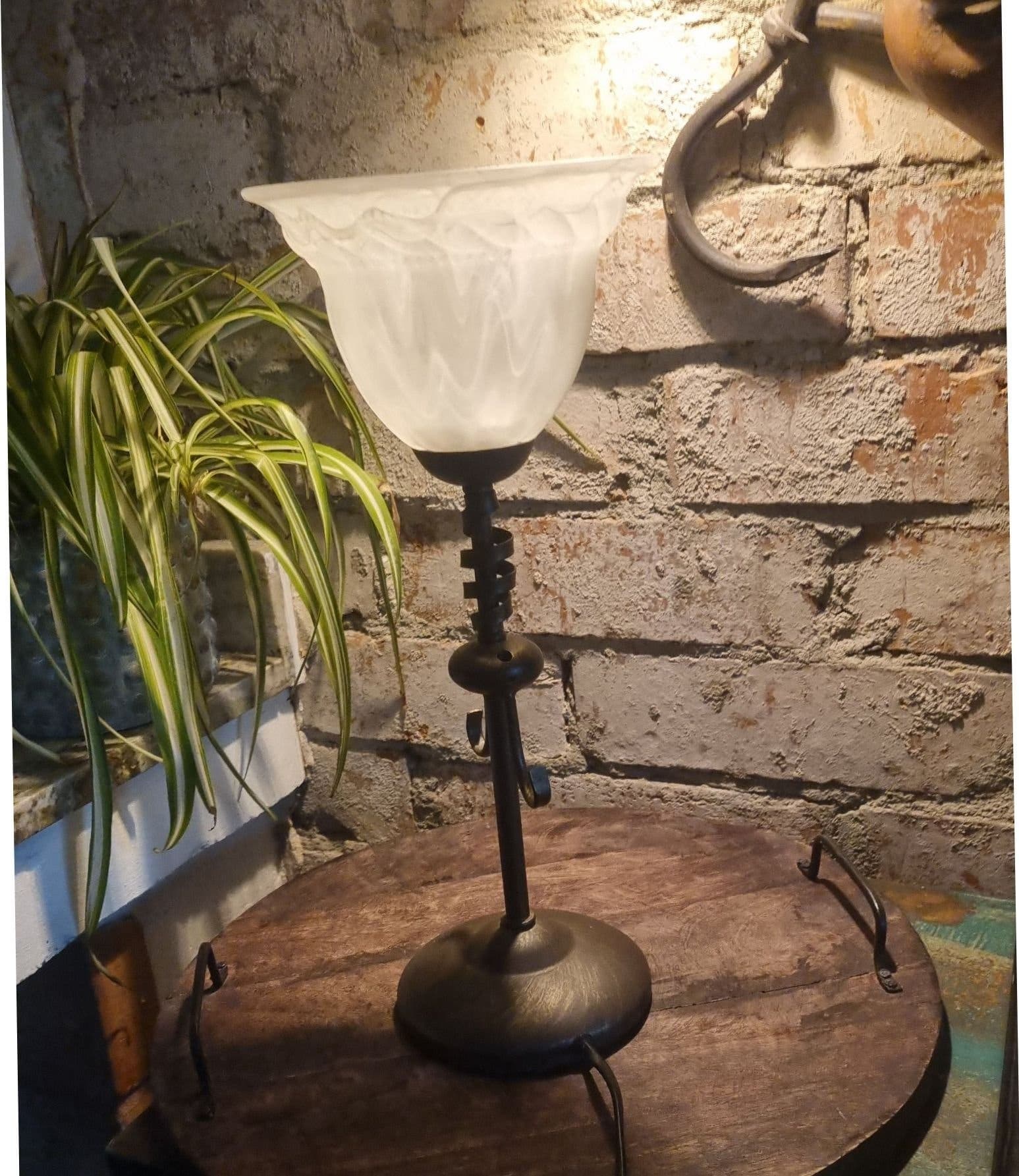 Bordslampa med frostat glas Cottex Sweden