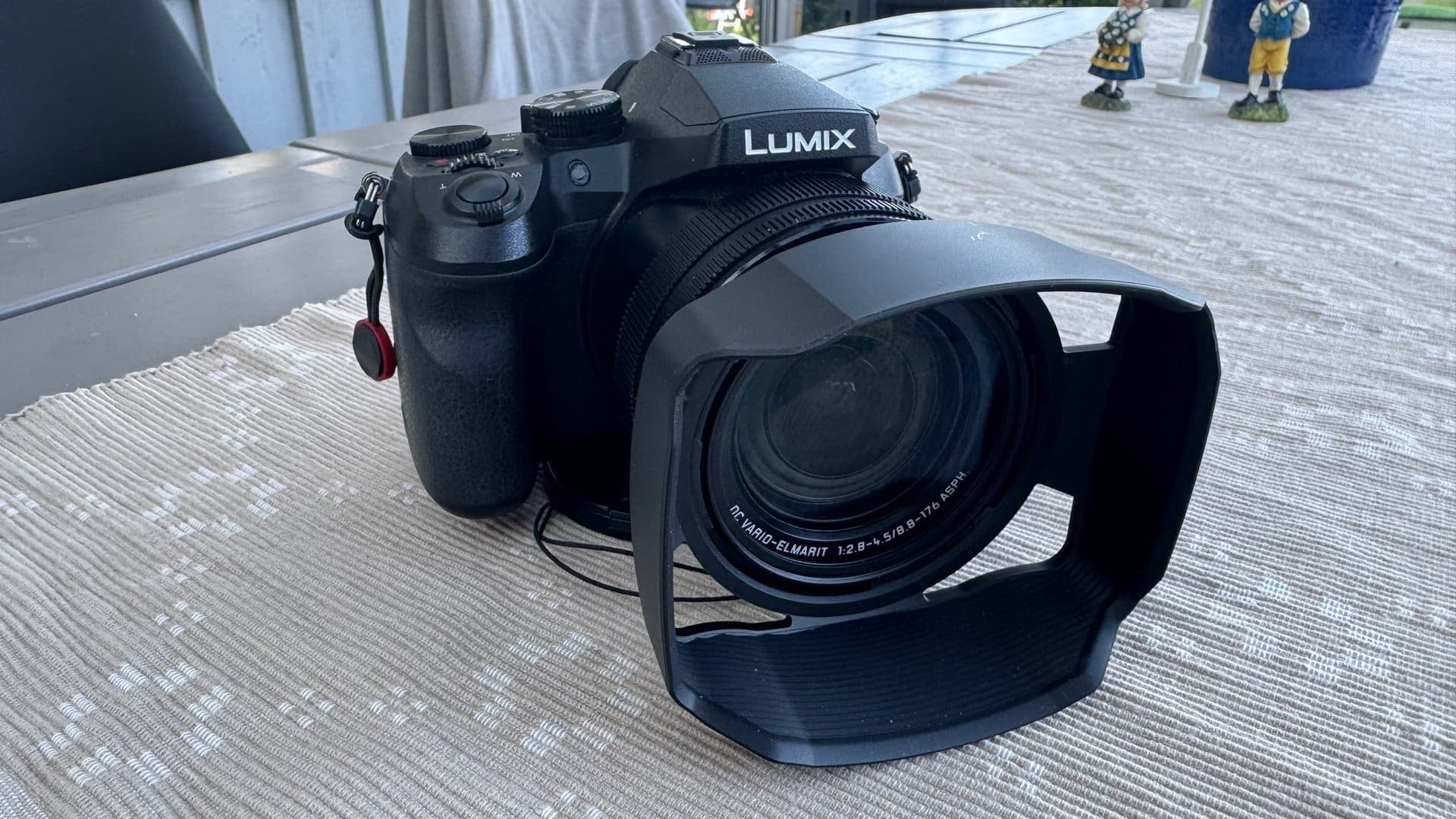 Panasonic Lumix FZ2000