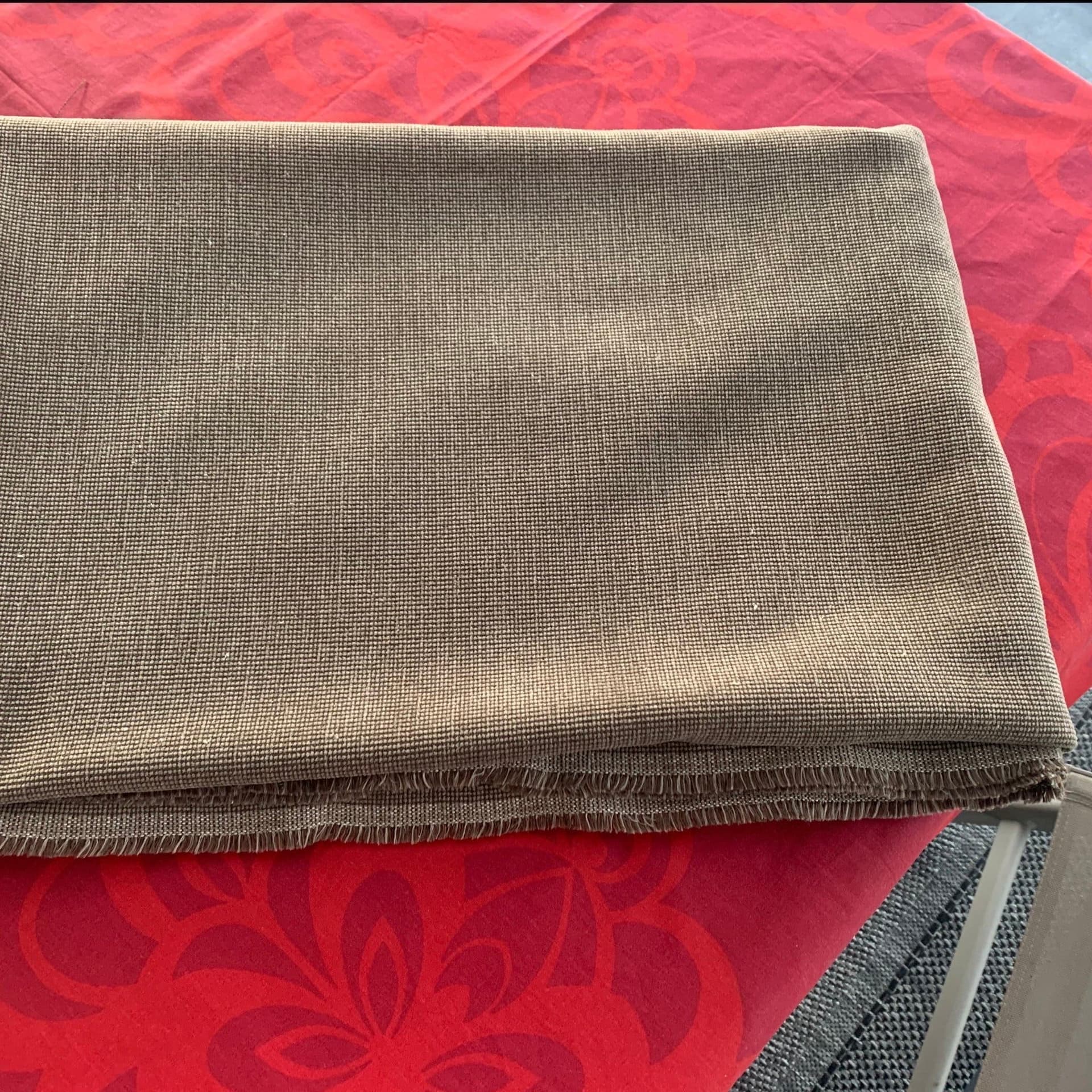 Nytt möbeltyg tyg i mjuk skön kvalitet Brunt beige färg. 2,22m Mer finns!
