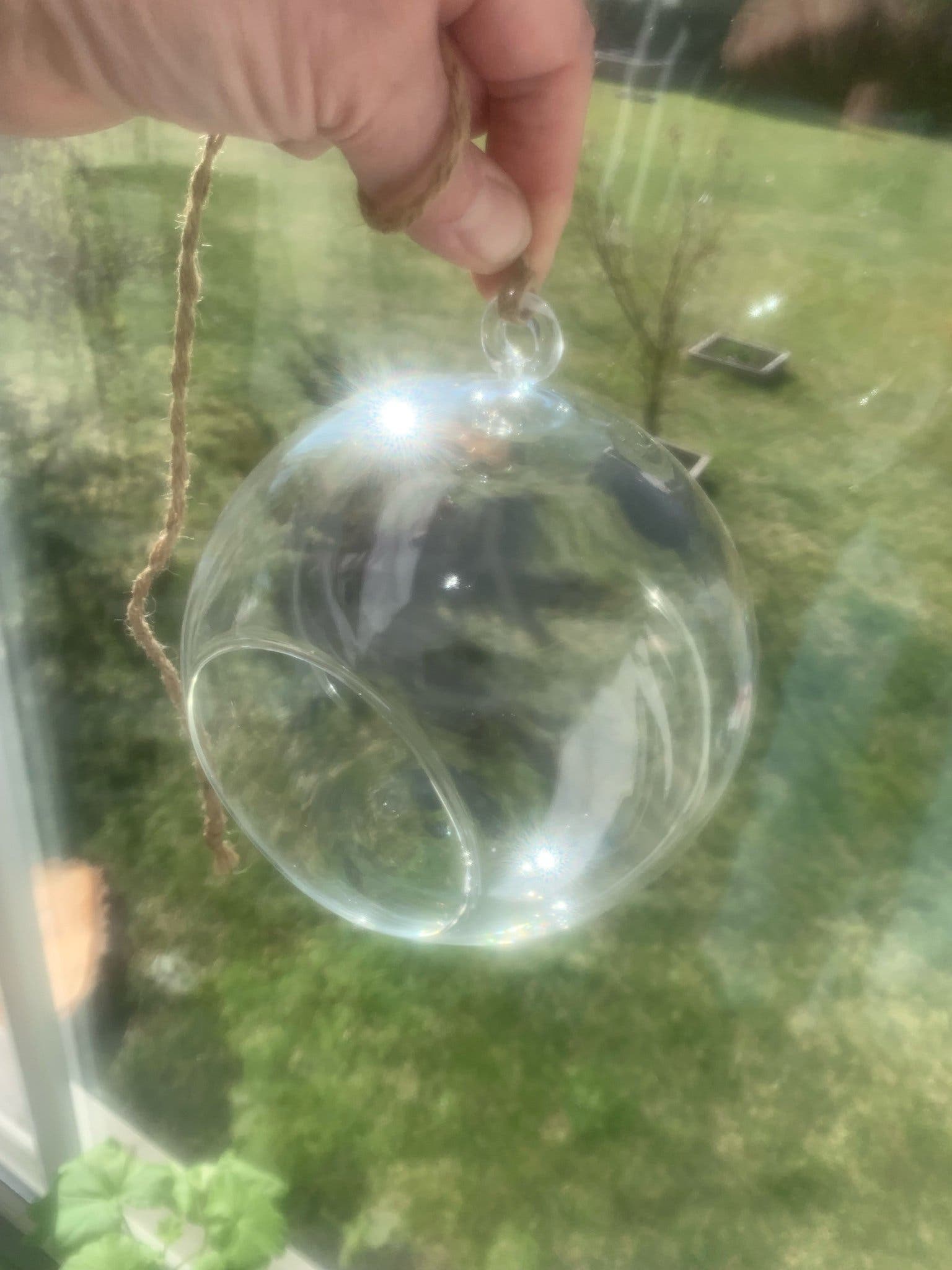 Hängande glas ampel för växter och dekoration. Två styck finns.