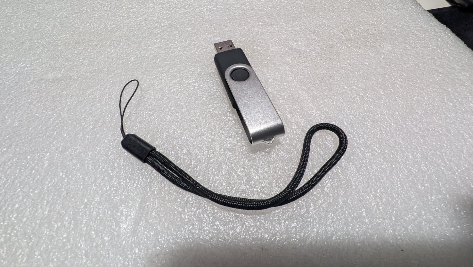 USB-minne 64 mb med nyckelband