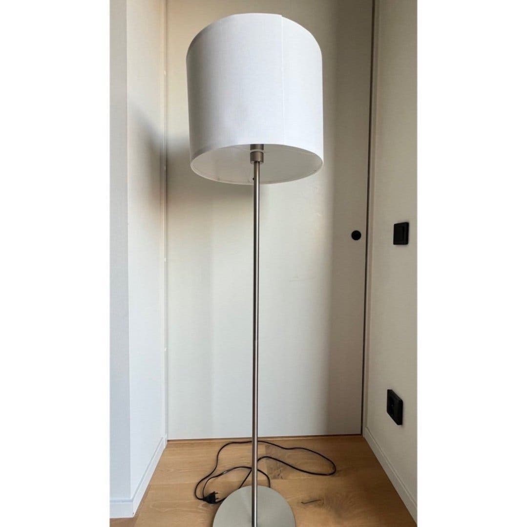 IKEA SKAFTET Golvlampa med vit skärm