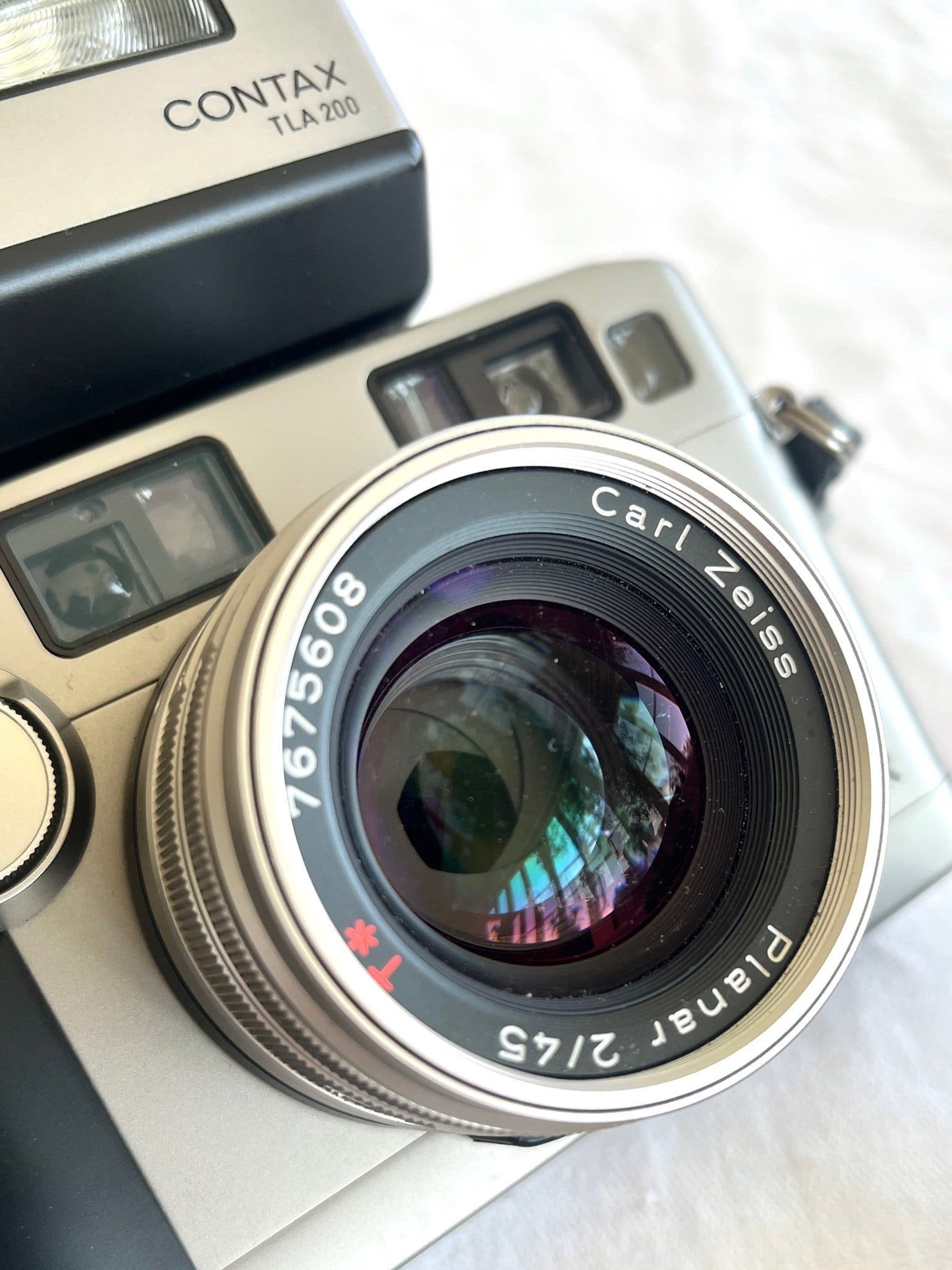 Contax G2 med objektiv och blixt