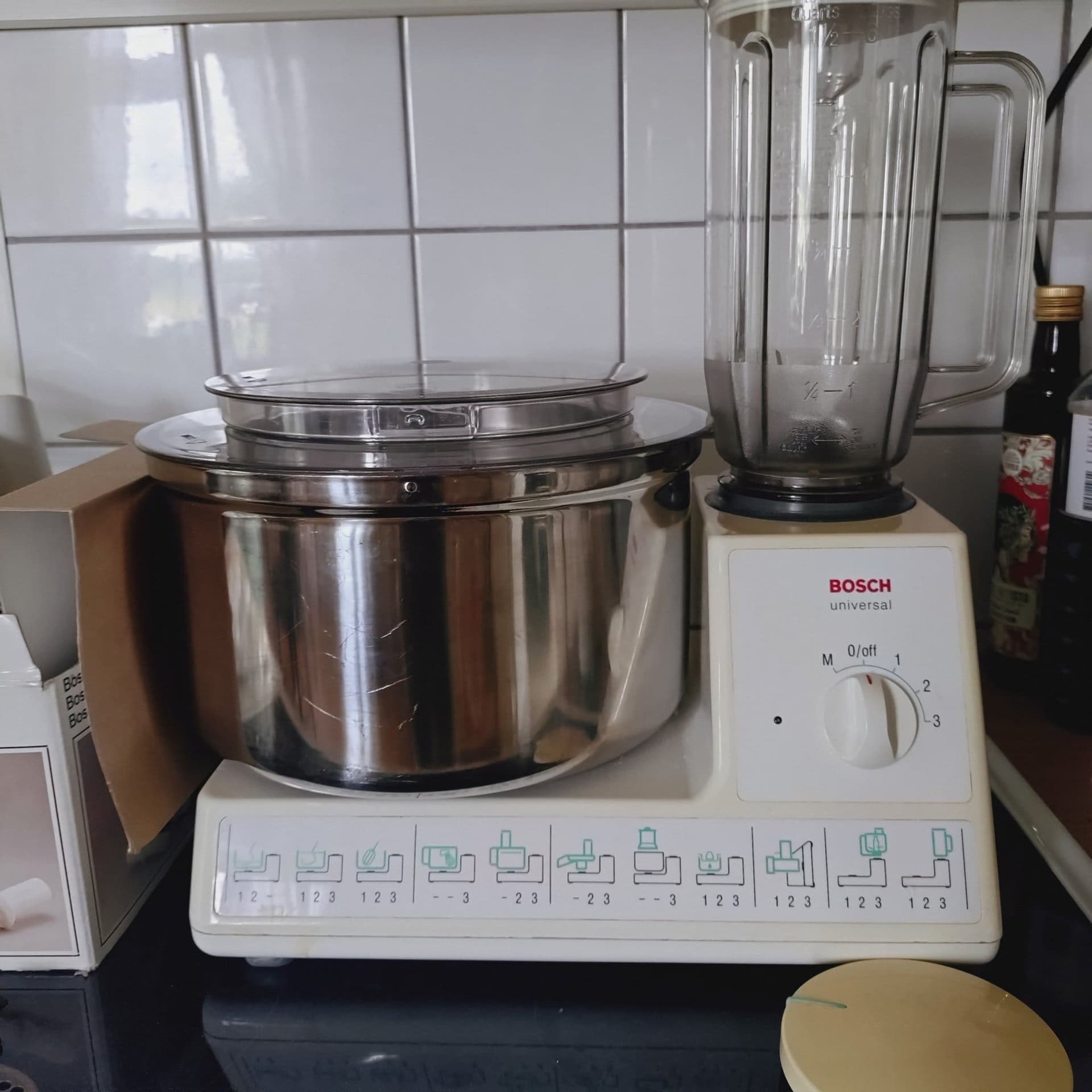 Bosch Universal köksmaskin med tillbehör
