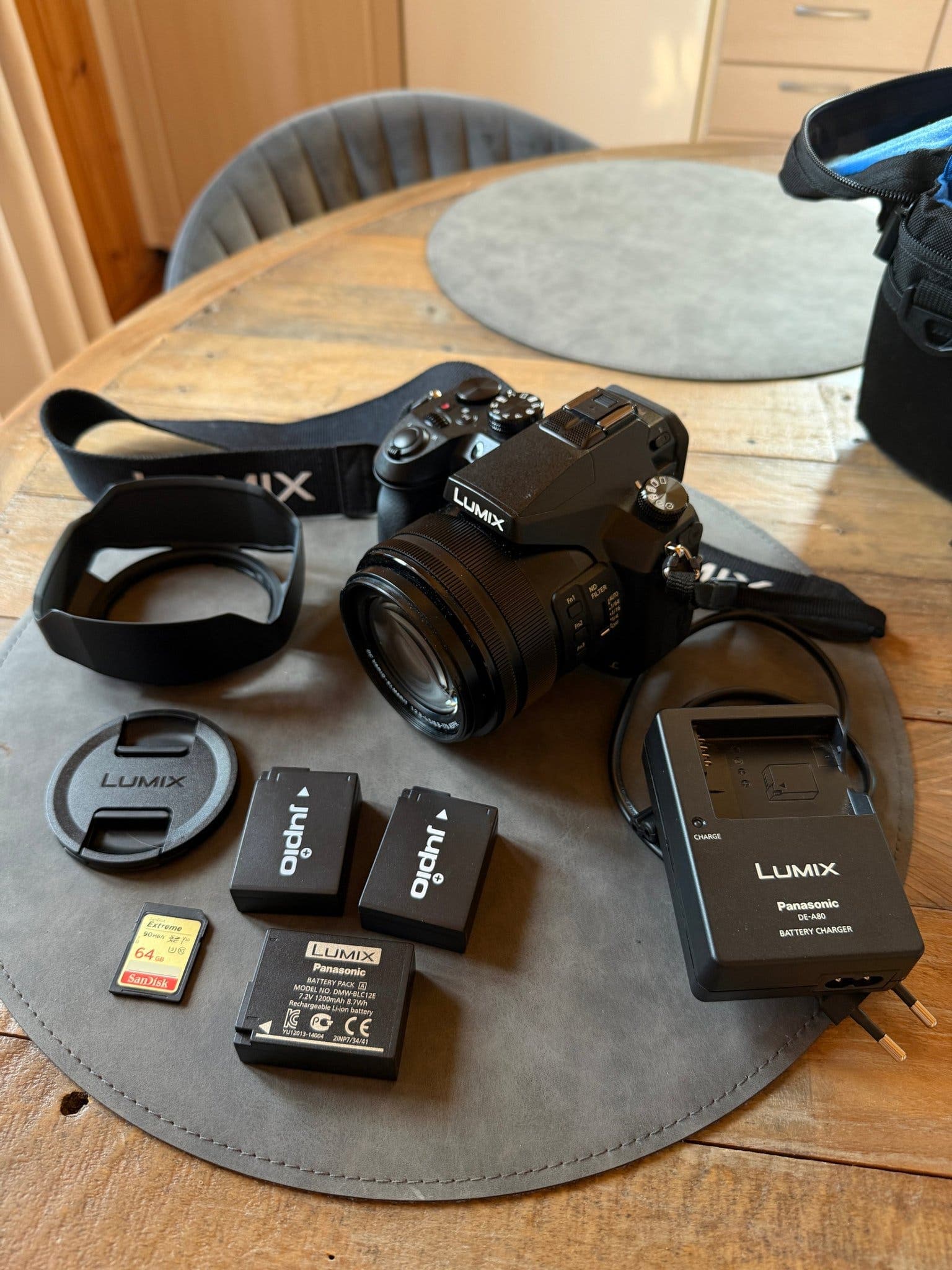 Panasonic Lumix DMC FZ-2000