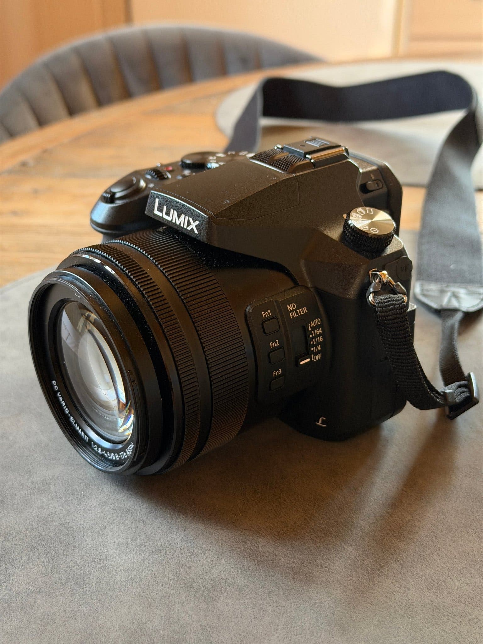 Panasonic Lumix DMC FZ-2000
