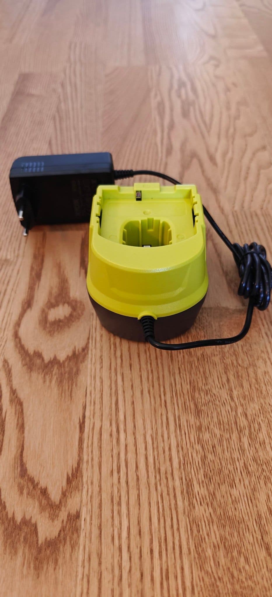 Ryobi one+ 18v RC18120 laddare, nr2