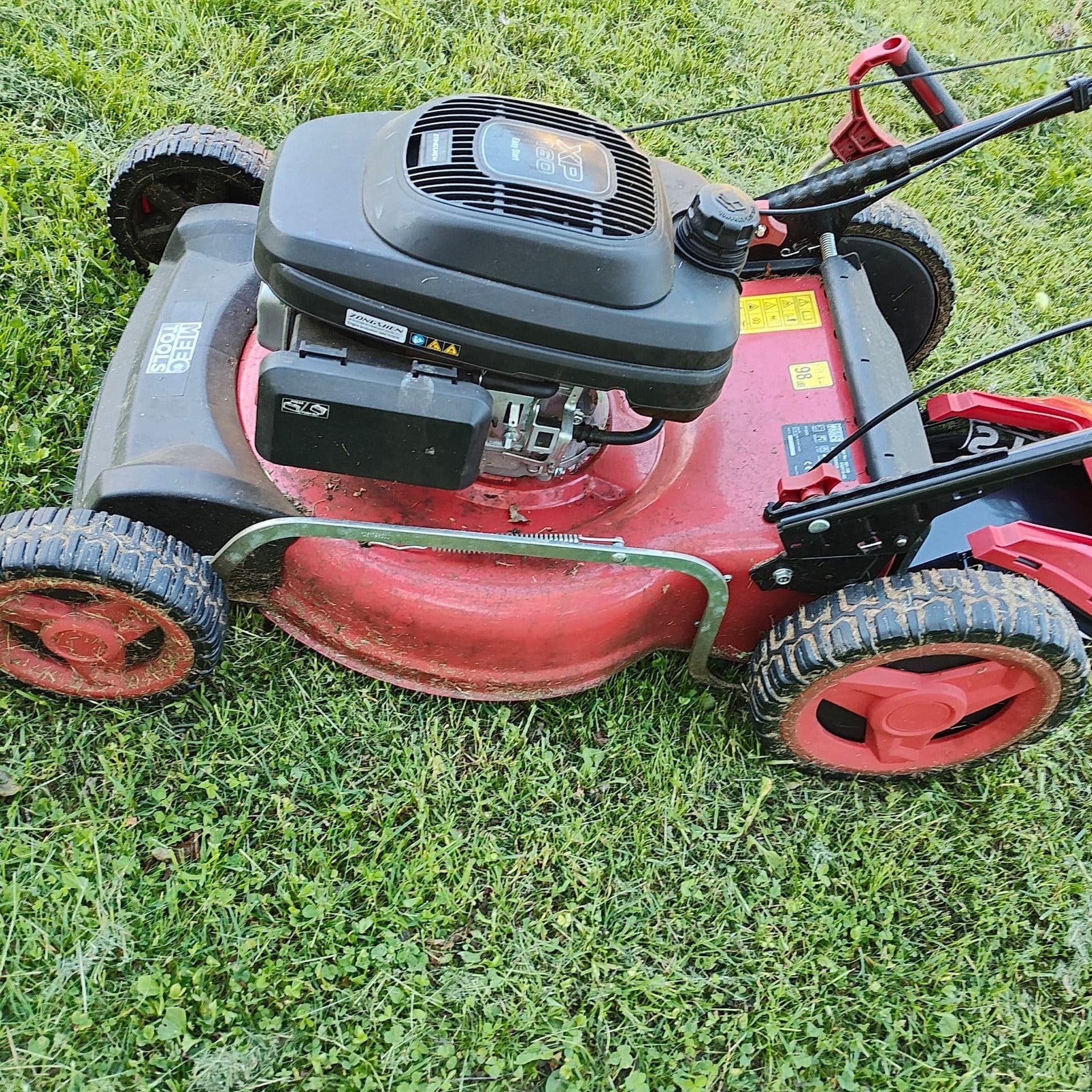 MEEC BENSINDRIVEN SJÄLVGÅENDE GRÄSKLIPPARE 2,1 kW 51 CM XP 160 EASY START