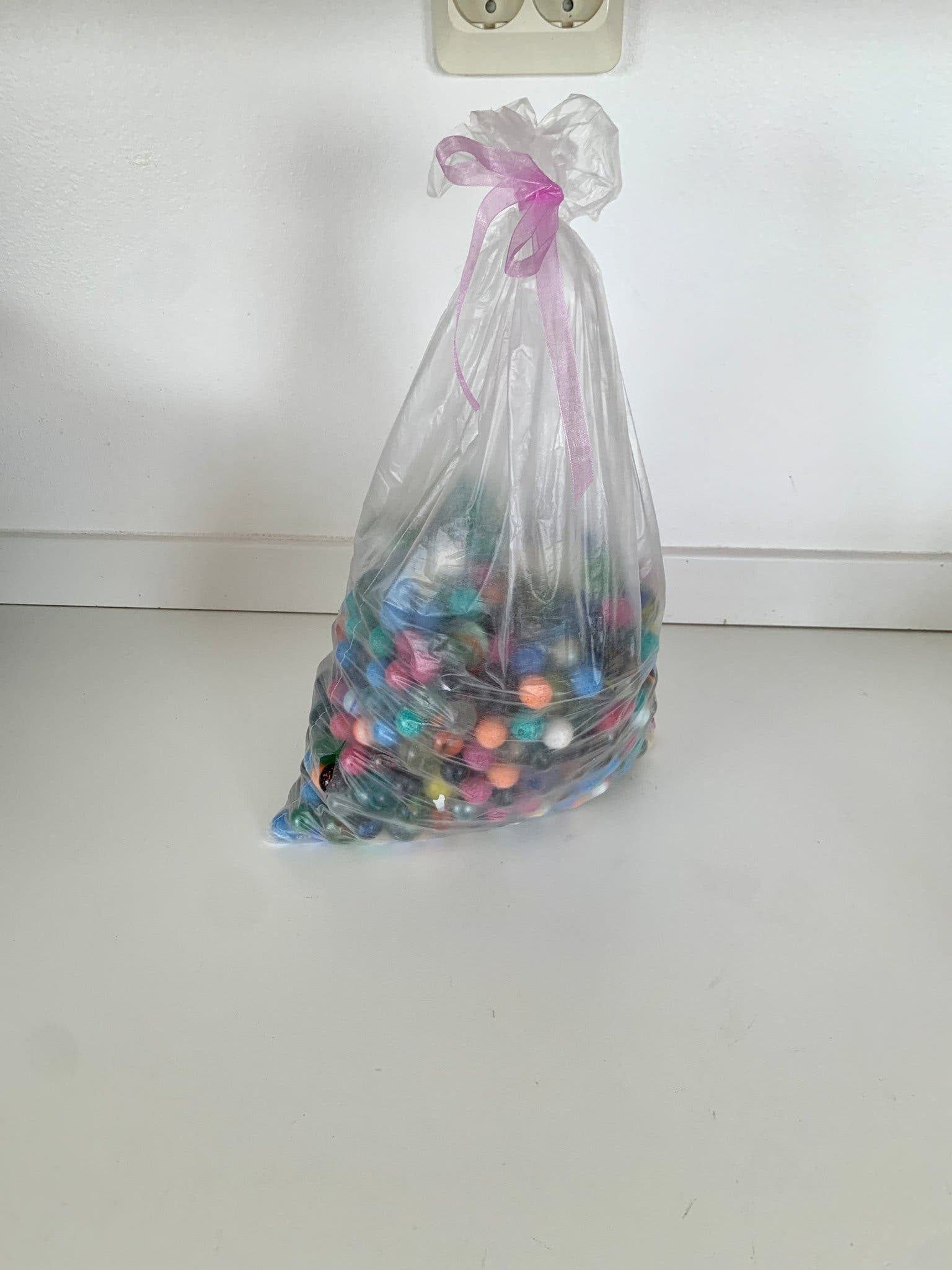 Påse med blandade kulor ca 7 kg leksak spelkulor