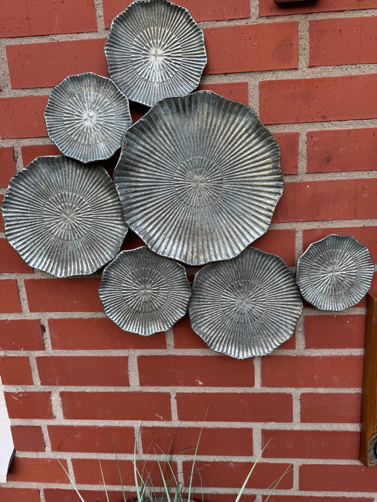 Väggdekoration i metall