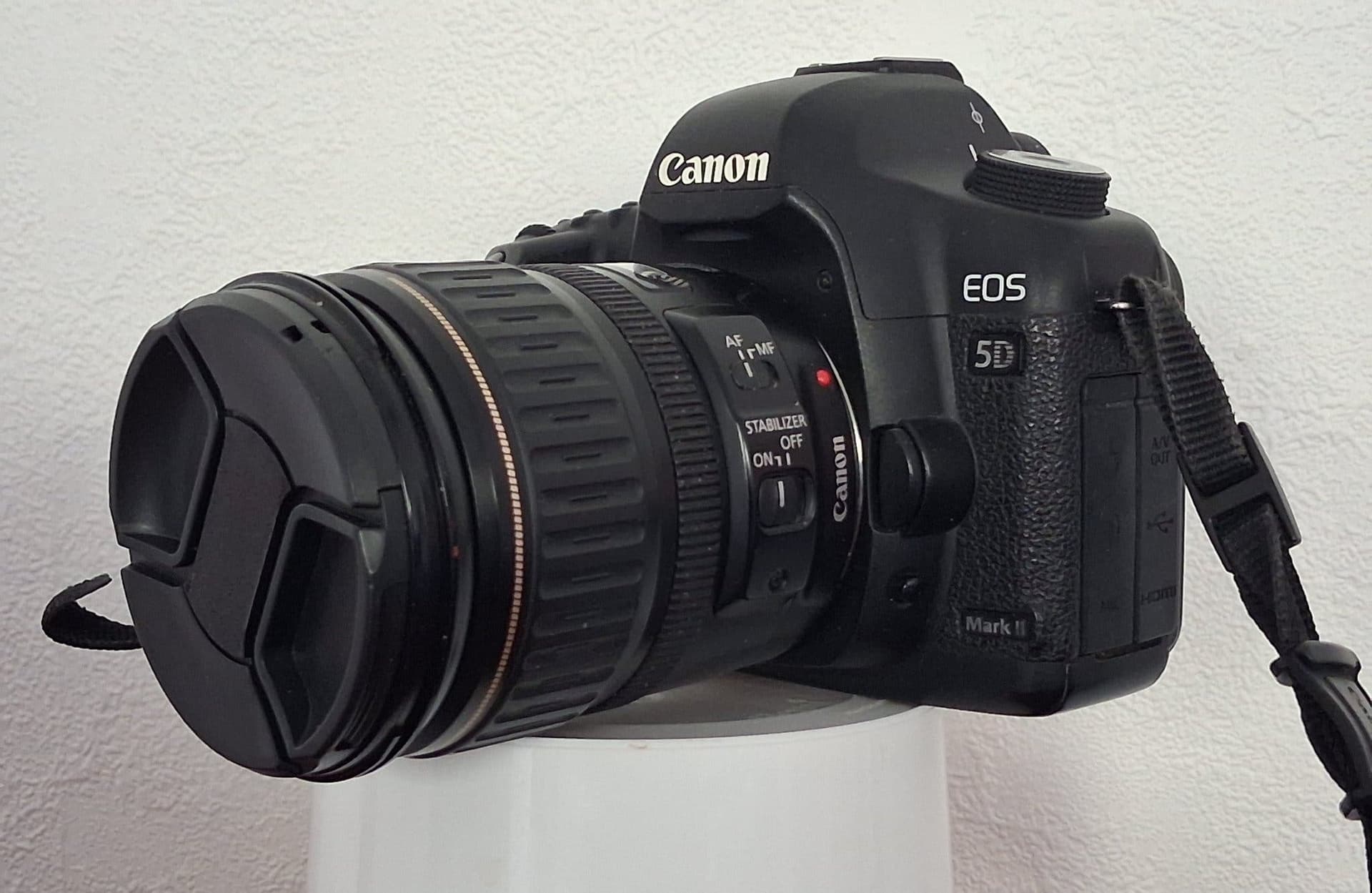 Canon EOS 5D Mark II systemkamera med objektiv