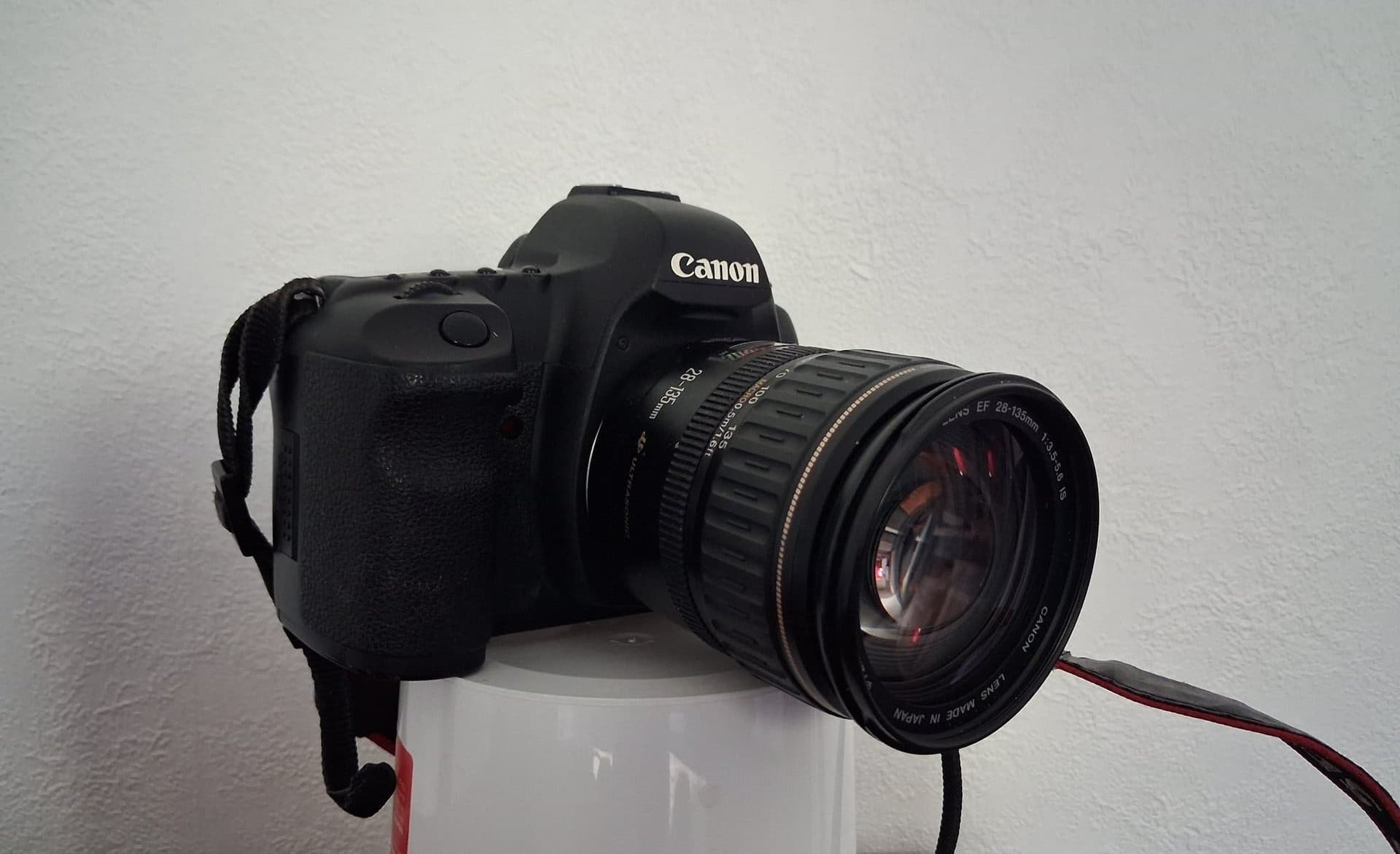 Canon EOS 5D Mark II systemkamera med objektiv
