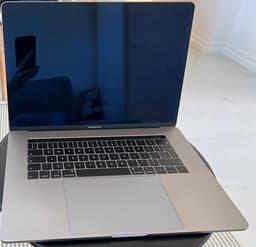 MacBook Pro 15" (2018) – Intel Core i7, 16 GB RAM, 256 GB SSD