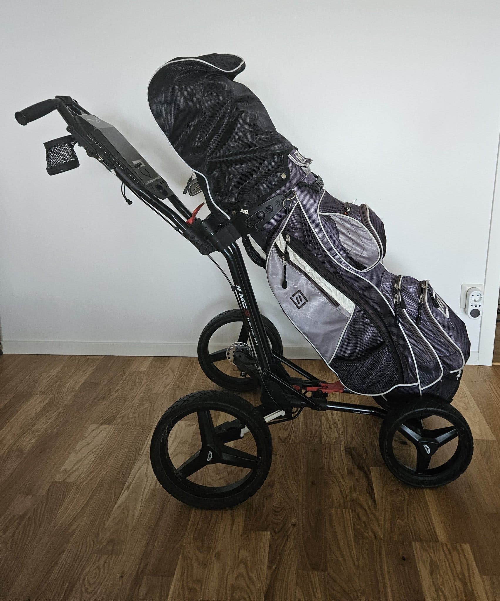 Komplett golfset med vagn, bag och 16 klubbor